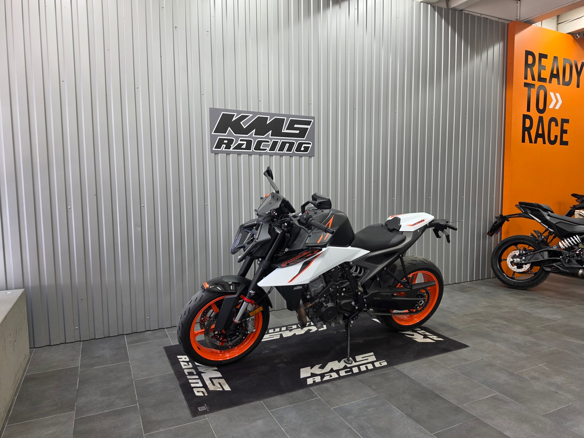 KTM 990 Duke-showroom-element-2