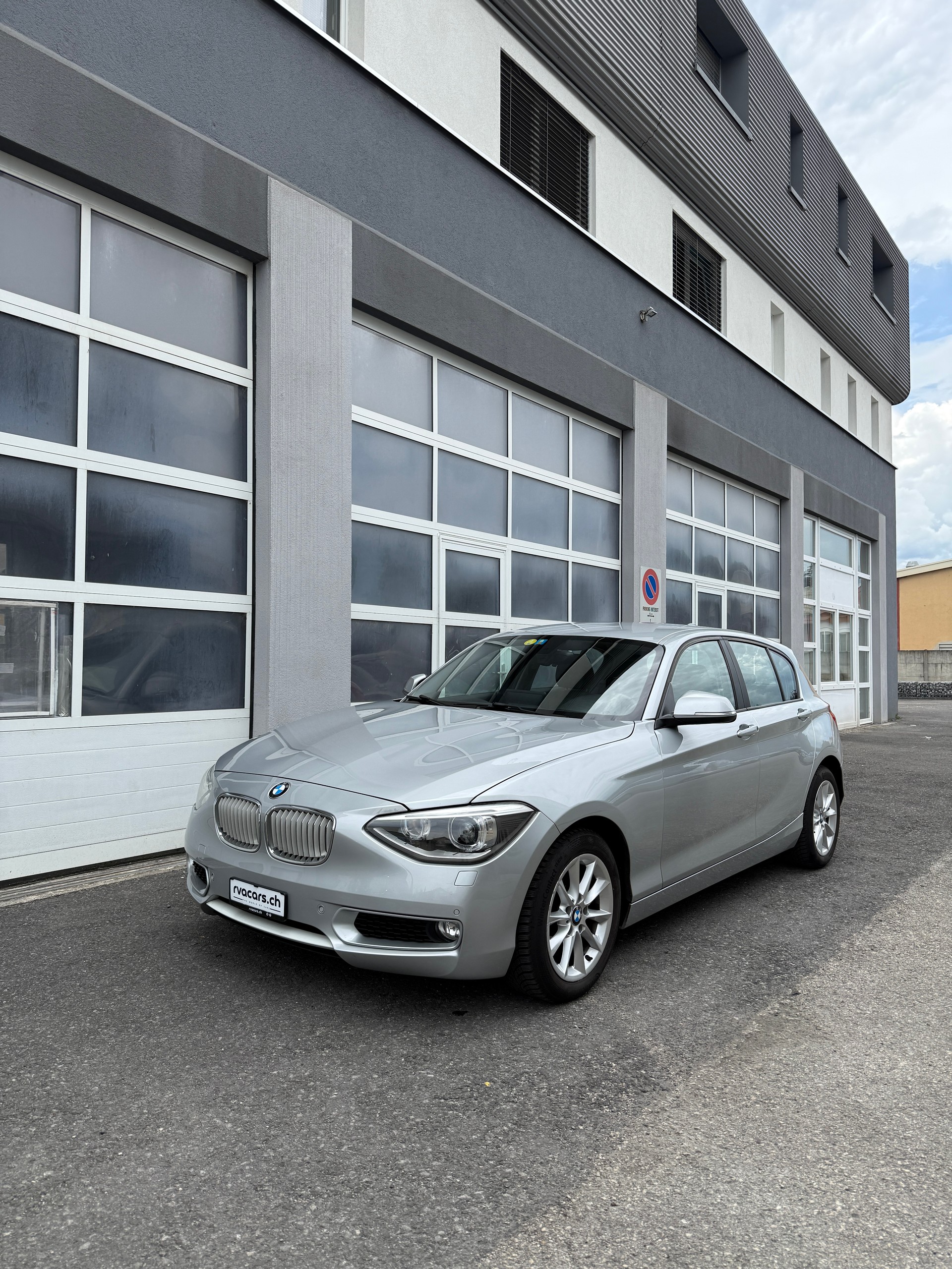 BMW 116d Urban Line Steptronic-image-0