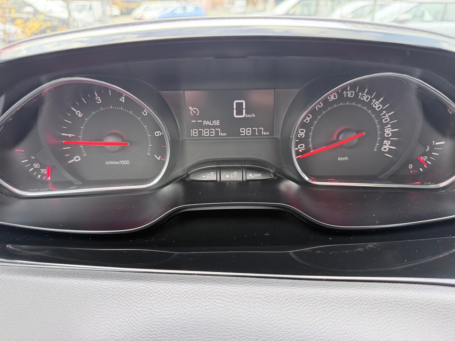 PEUGEOT 208 1.4 VTI Active-image-9