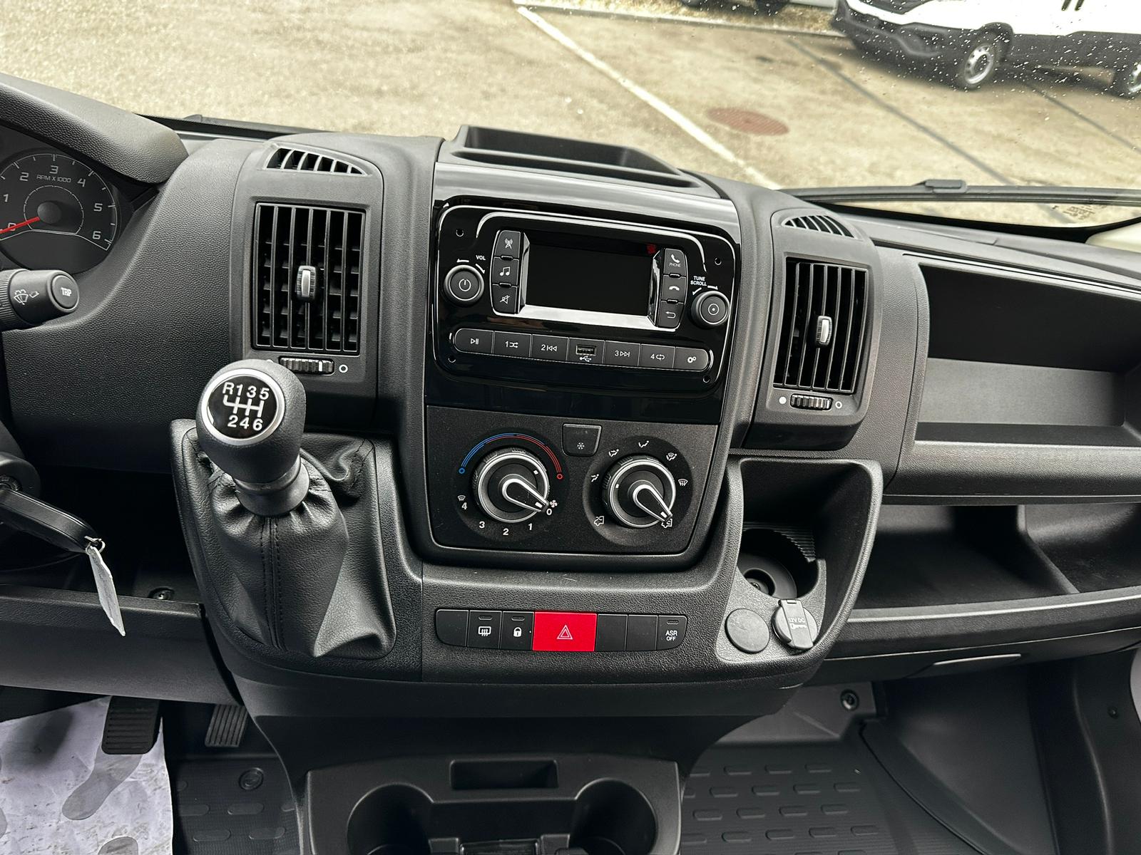 CITROEN Jumper 33 2.2 BlueHDi 140 L3H2-image-10