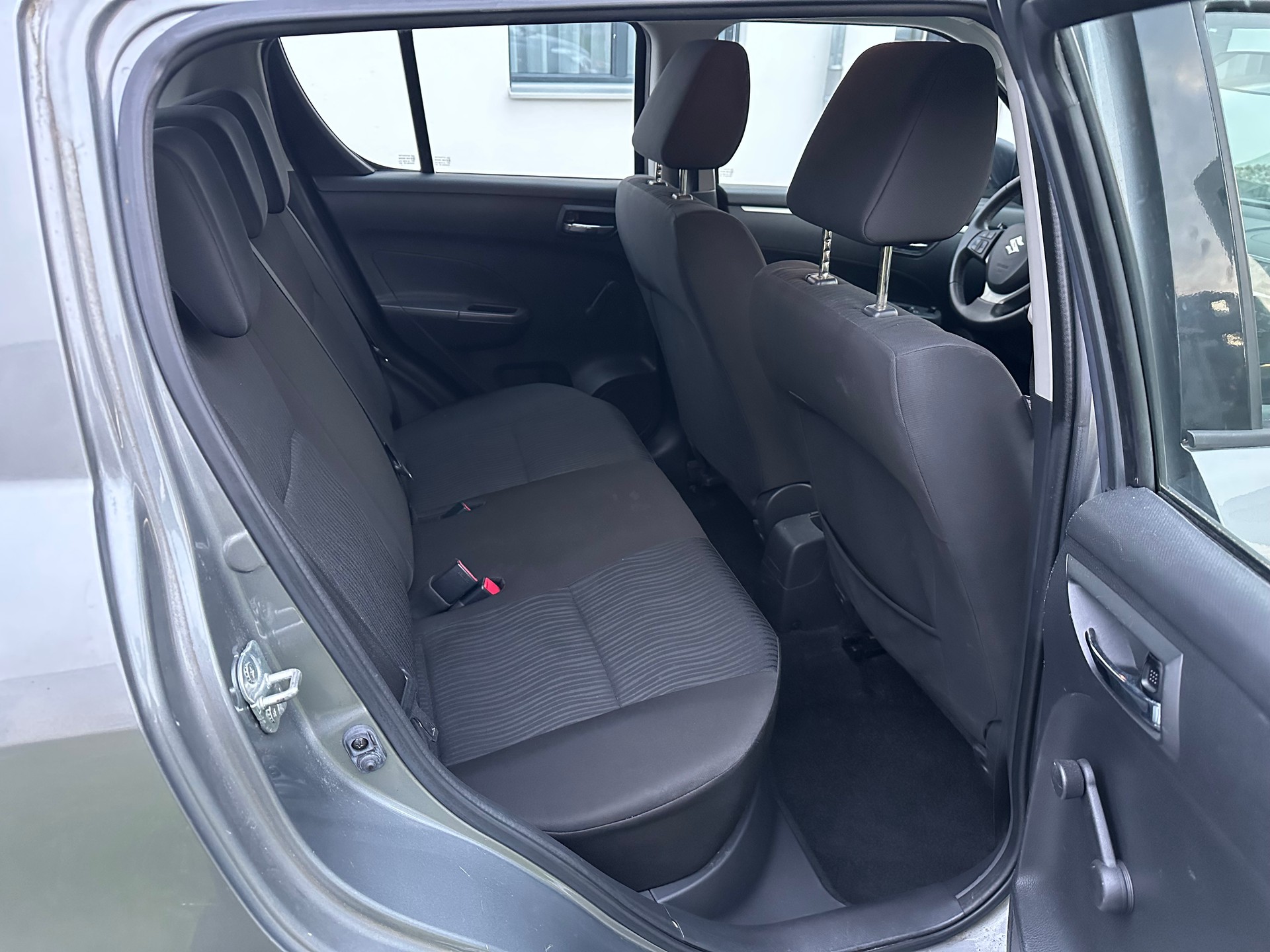 SUZUKI Swift 1.2i 16V GL Automatic-image-3