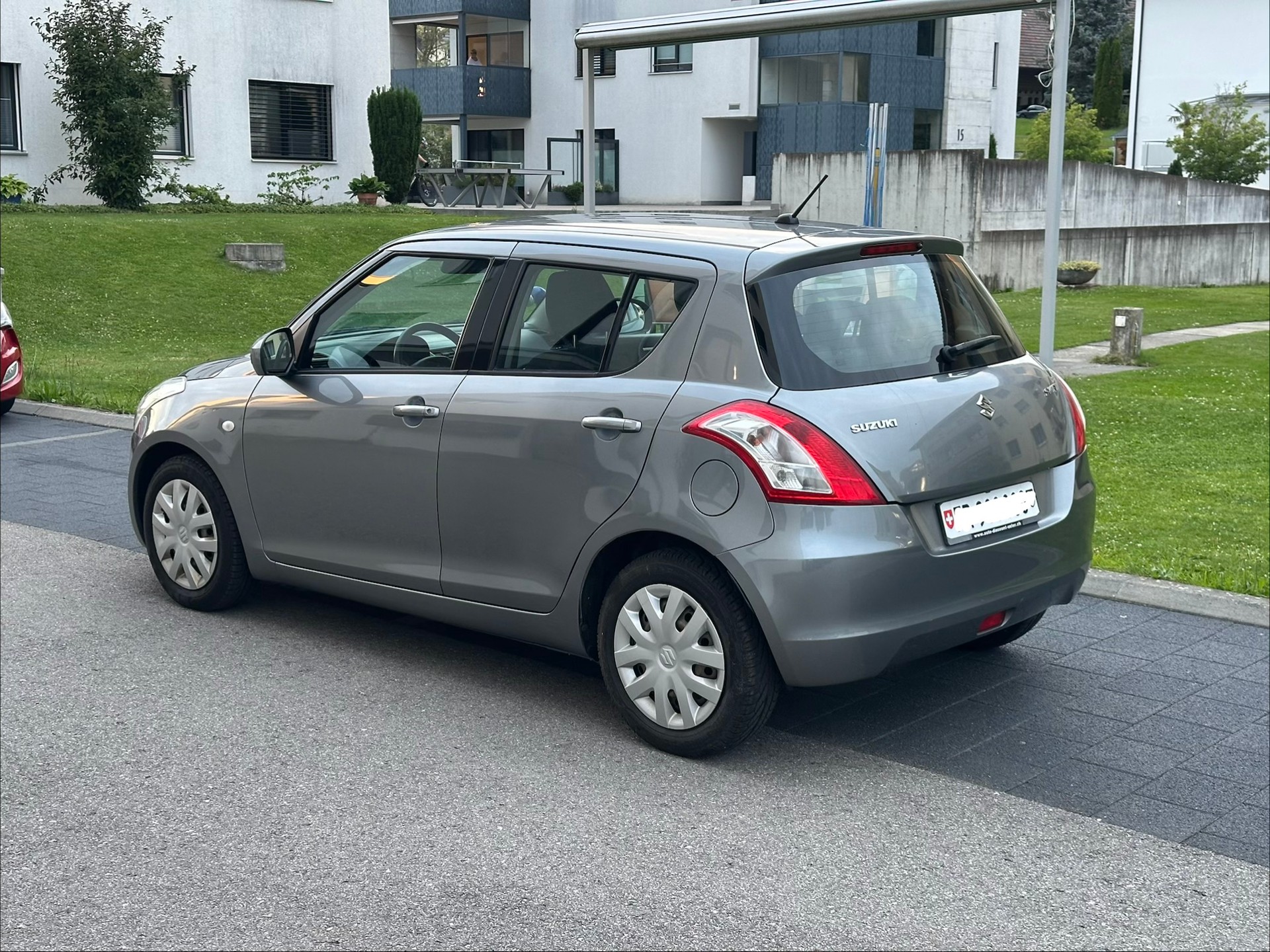 SUZUKI Swift 1.2i 16V GL Automatic-image-4