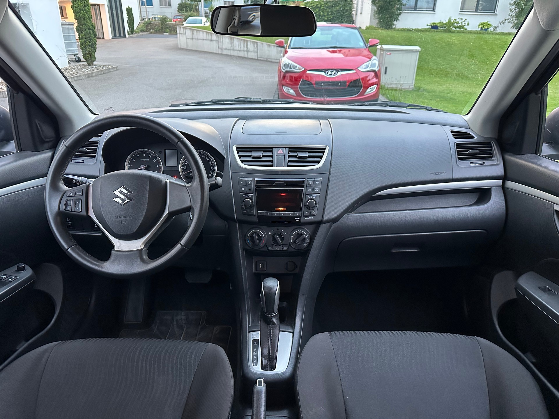 SUZUKI Swift 1.2i 16V GL Automatic-image-1