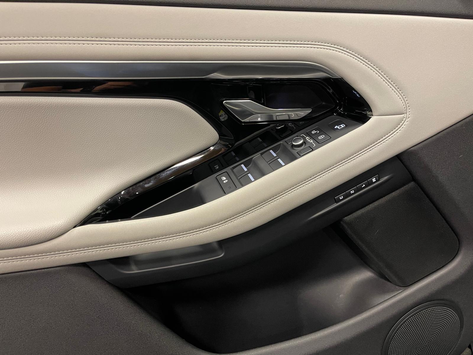 LAND ROVER Range Rover Evoque 2.0 T 250 First Edition-image-12