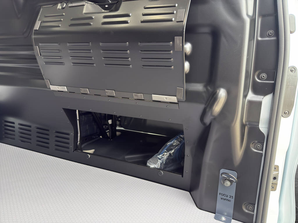 FORD Transit Custom Van 320 L2 2.5 Duratec 233 Trend PHEV-image-13