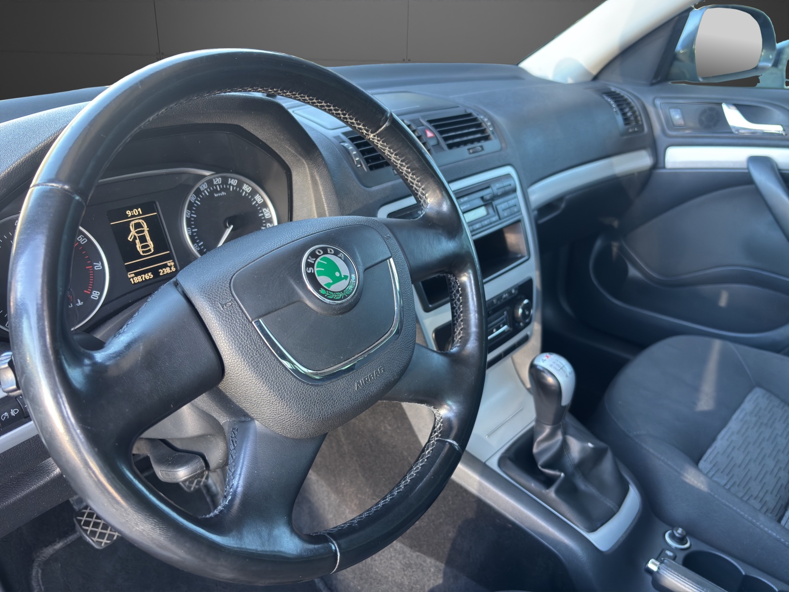 SKODA Octavia Combi 1.8 TSI Adventure 4x4-image-4