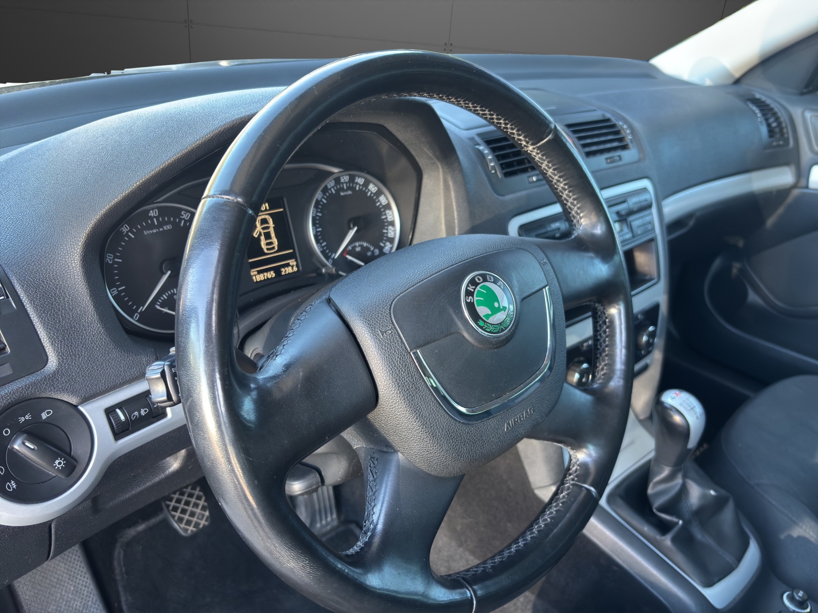 SKODA Octavia Combi 1.8 TSI Adventure 4x4-image-3