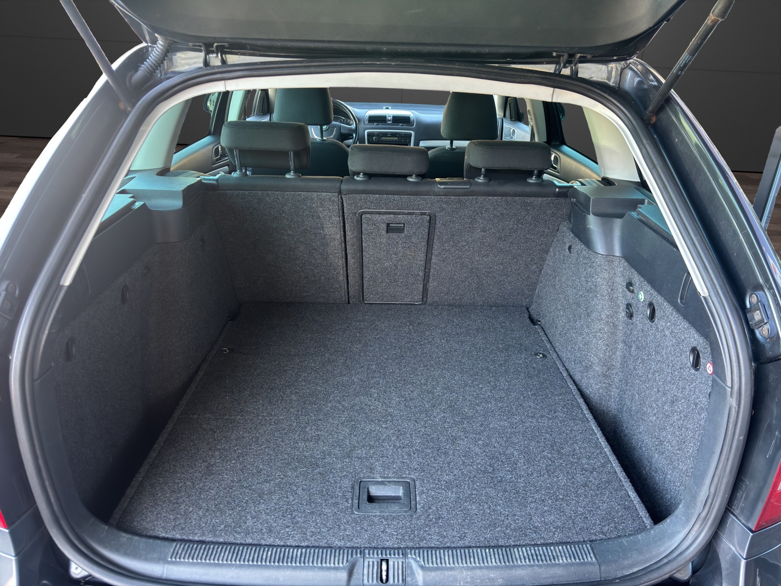 SKODA Octavia Combi 1.8 TSI Adventure 4x4-image-9