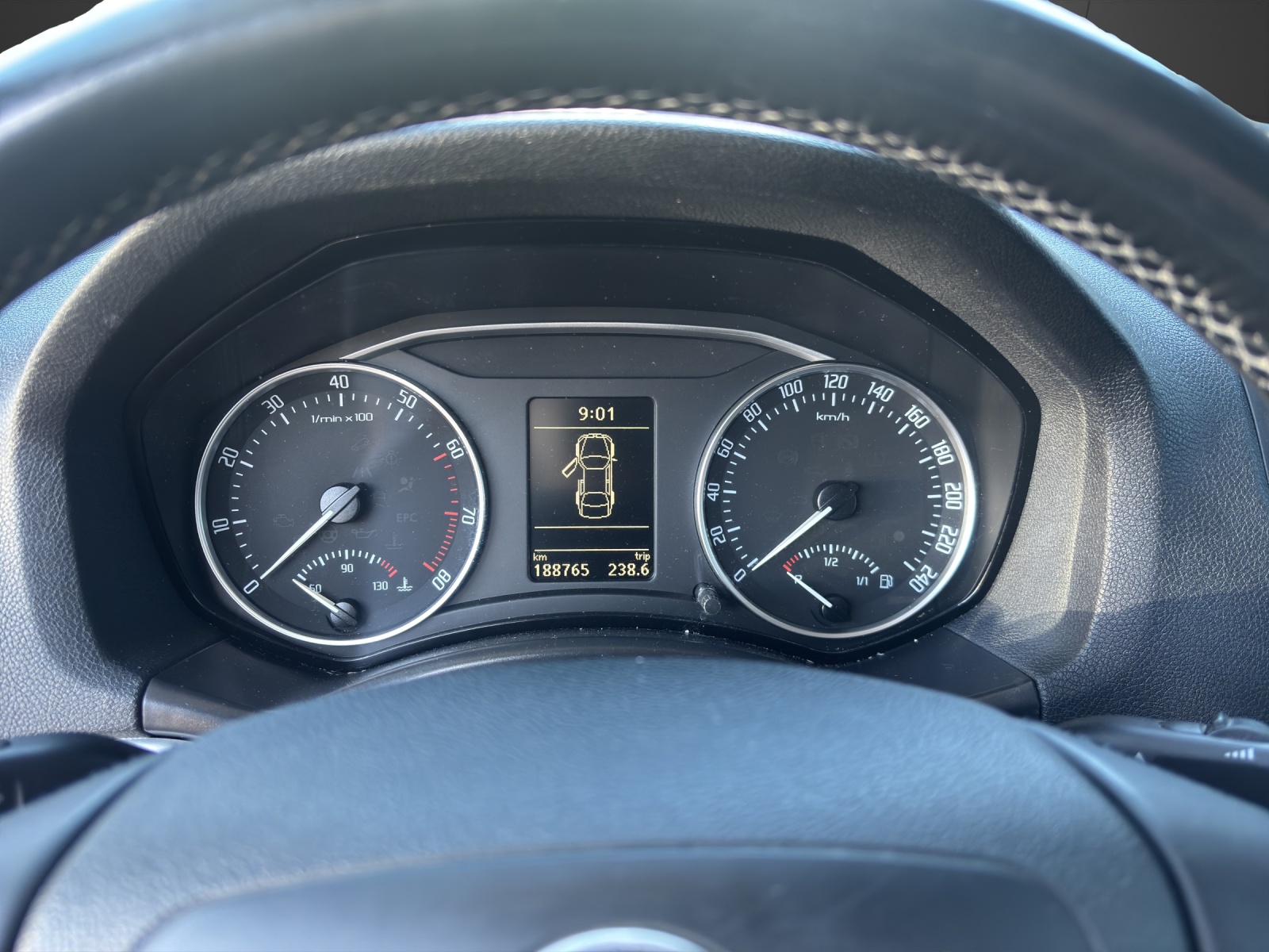SKODA Octavia Combi 1.8 TSI Adventure 4x4-image-5