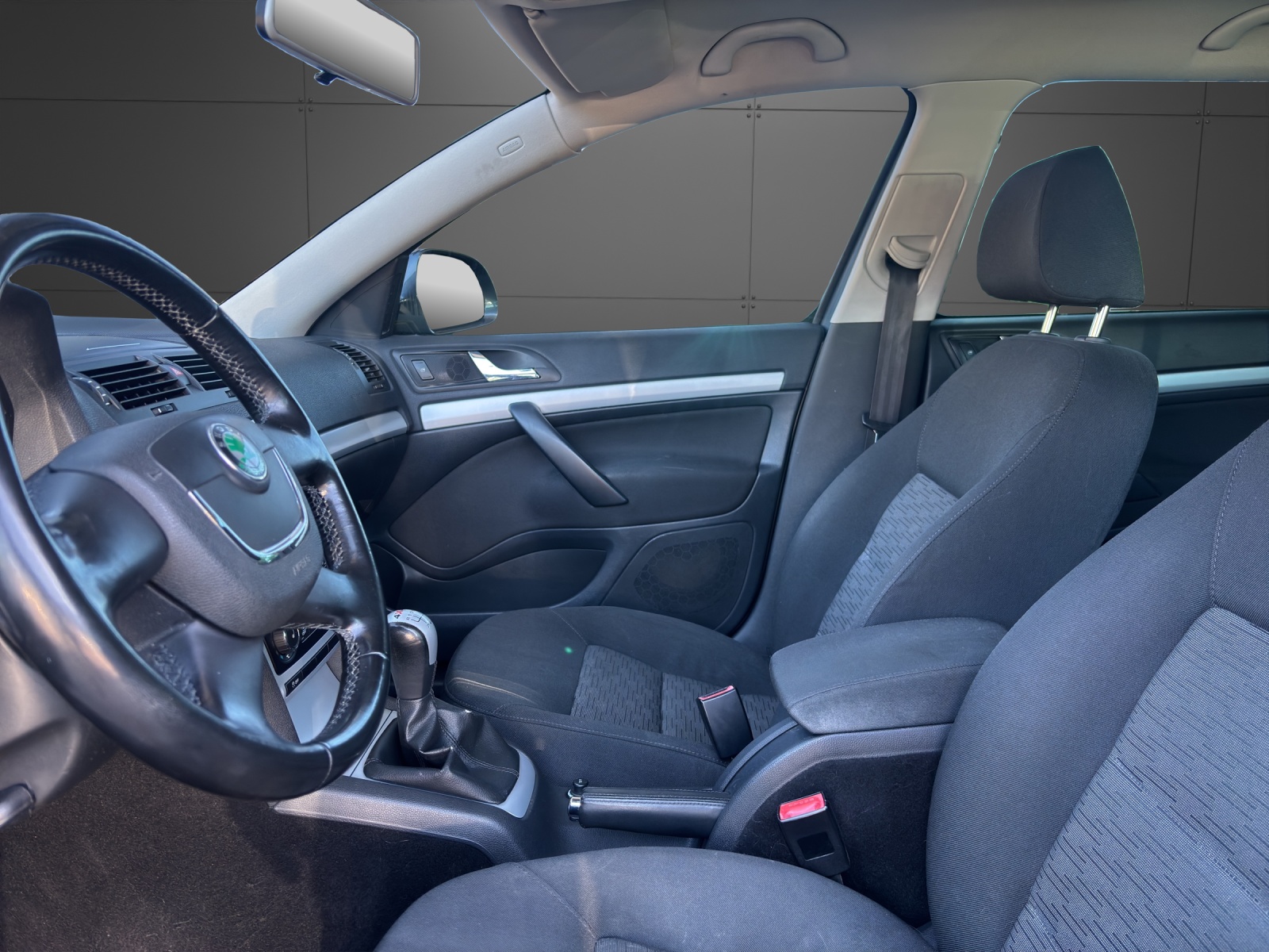 SKODA Octavia Combi 1.8 TSI Adventure 4x4-image-2