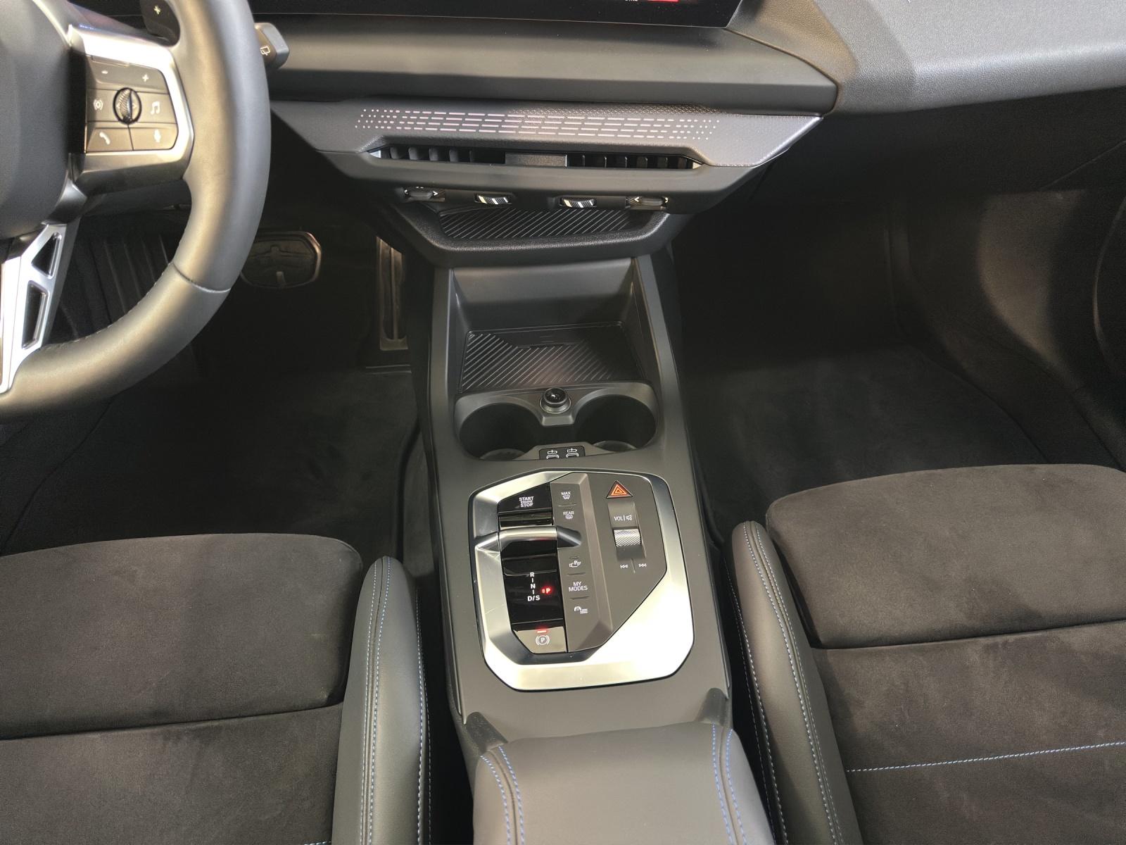 BMW 123 xDrive-image-20