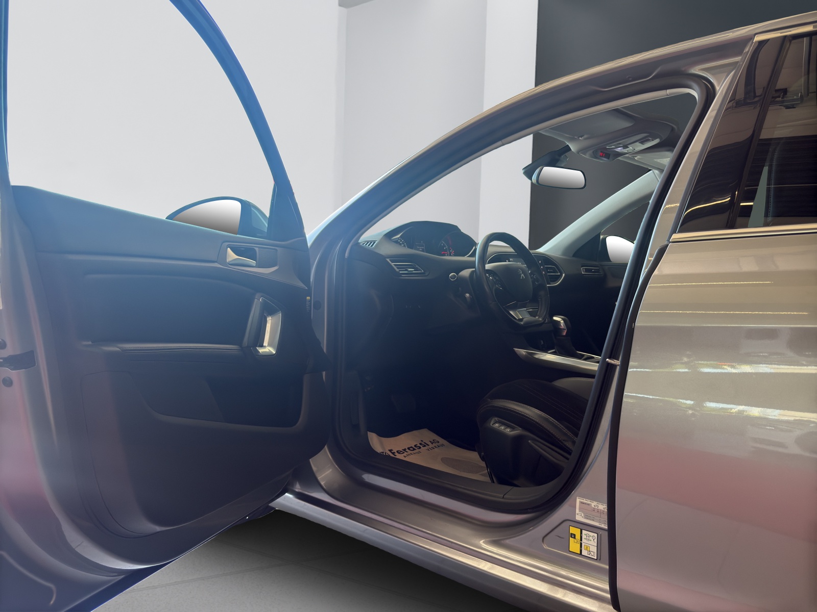PEUGEOT 308 1.2 THP Féline Automatic-image-23