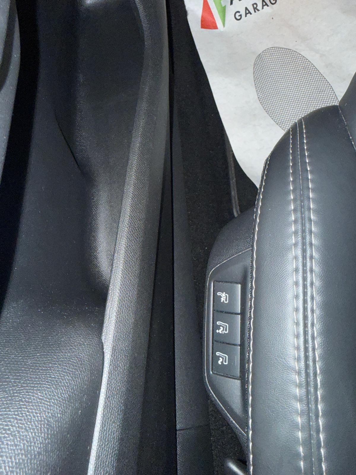 PEUGEOT 308 1.2 THP Féline Automatic-image-25