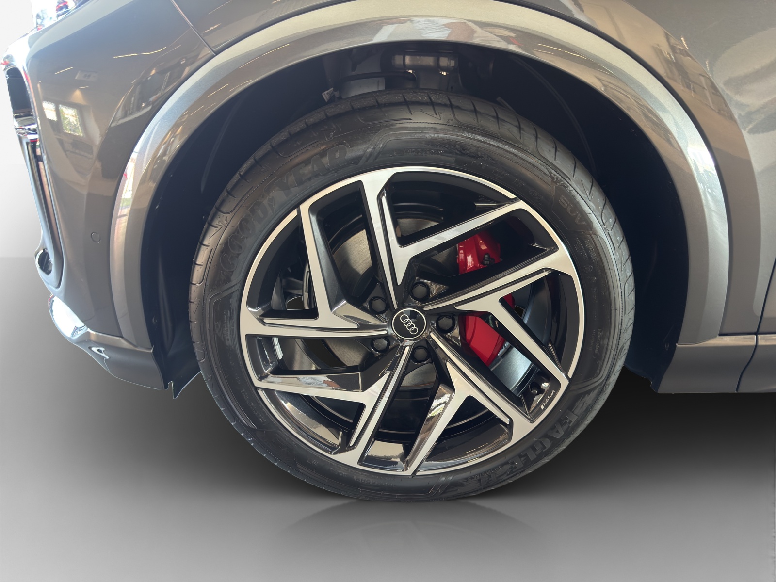 AUDI Q6 Sportback e-tron quattro-image-13