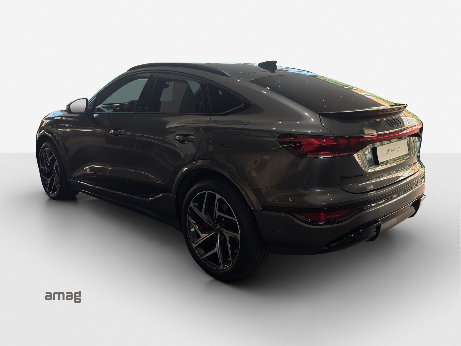 AUDI Q6 Sportback e-tron quattro-image-2