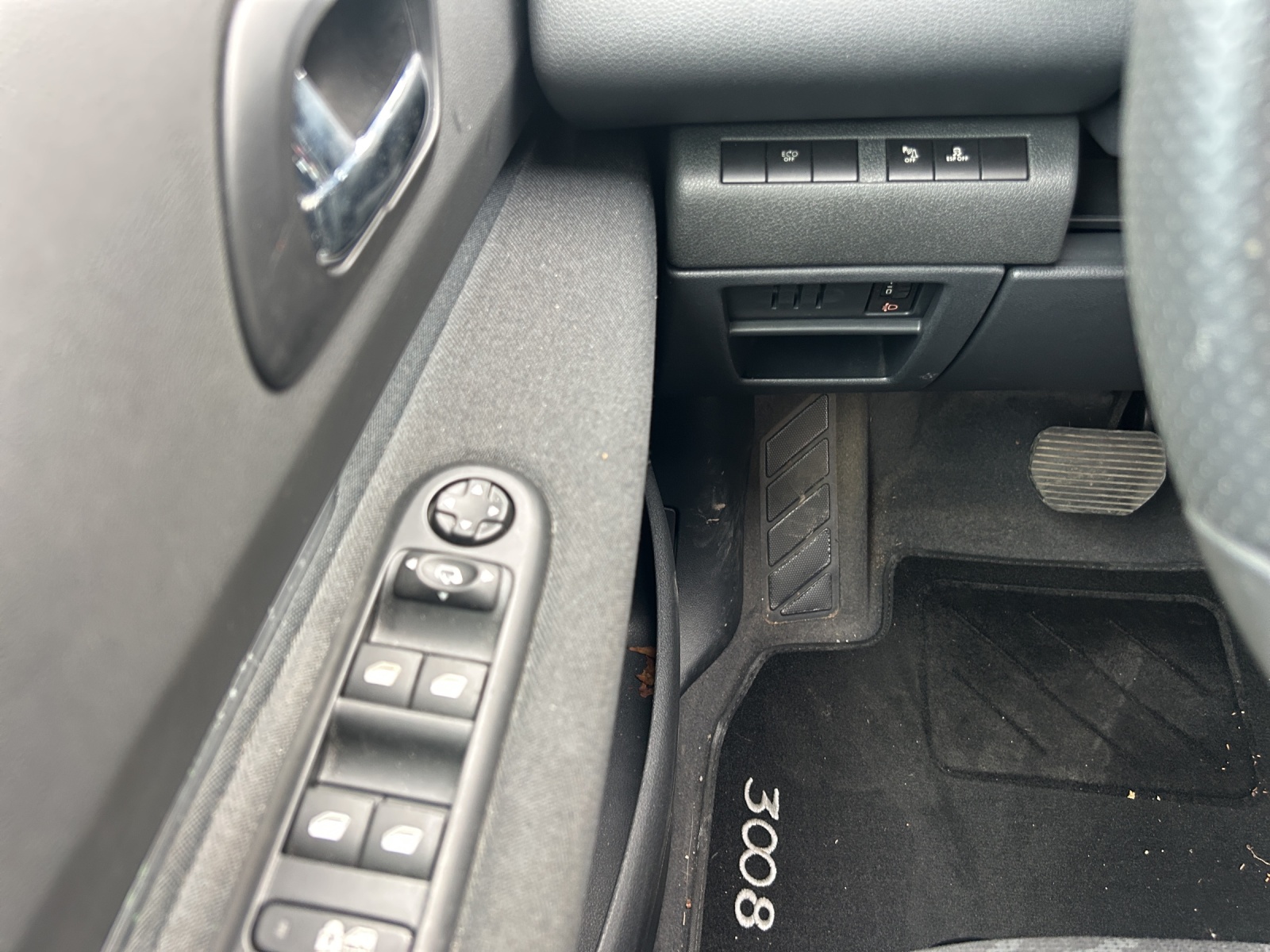 PEUGEOT 3008 HYbrid4 2.0 HDI EGS6-image-13