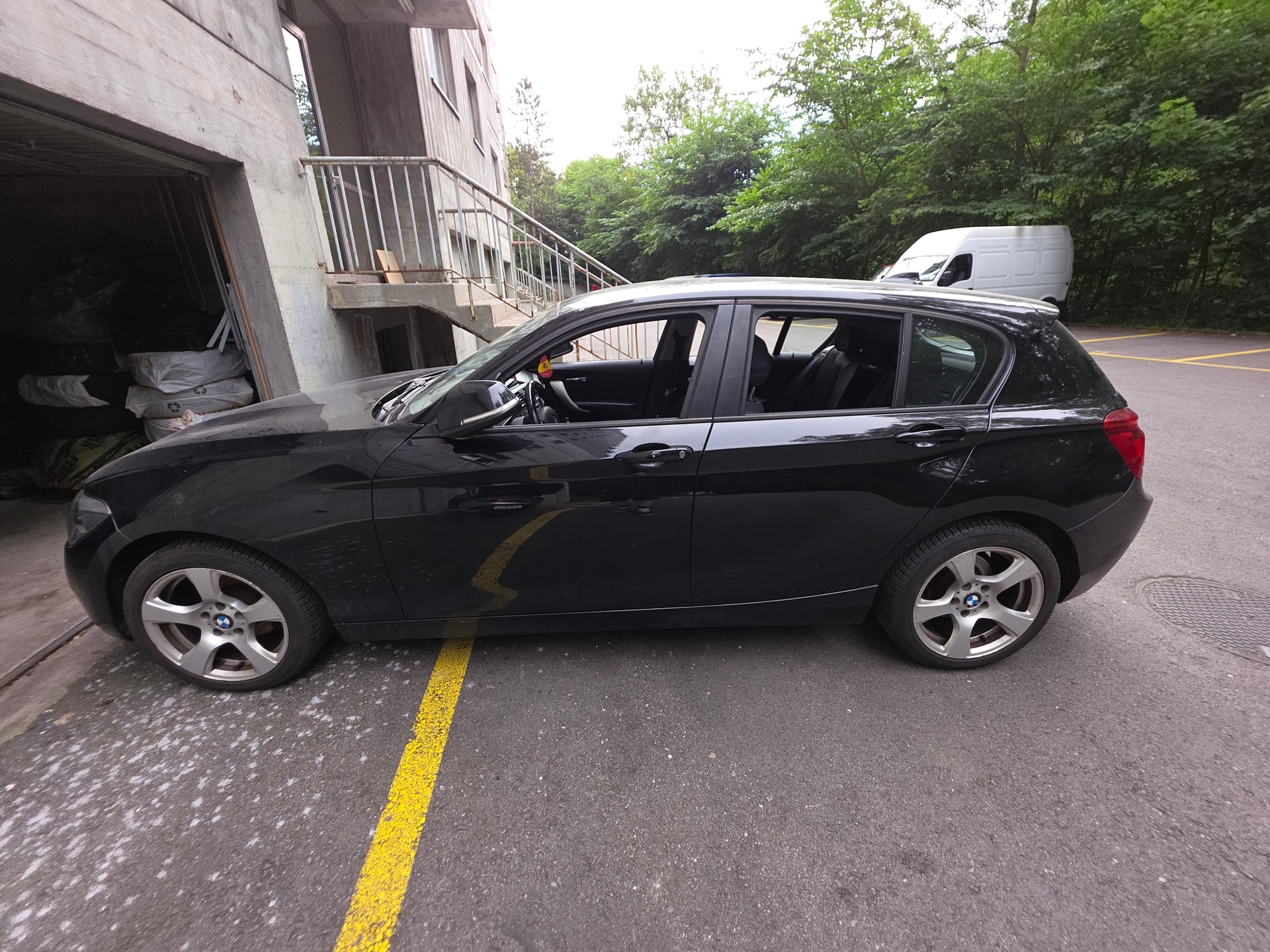 BMW 116d EfficD Edition-image-4