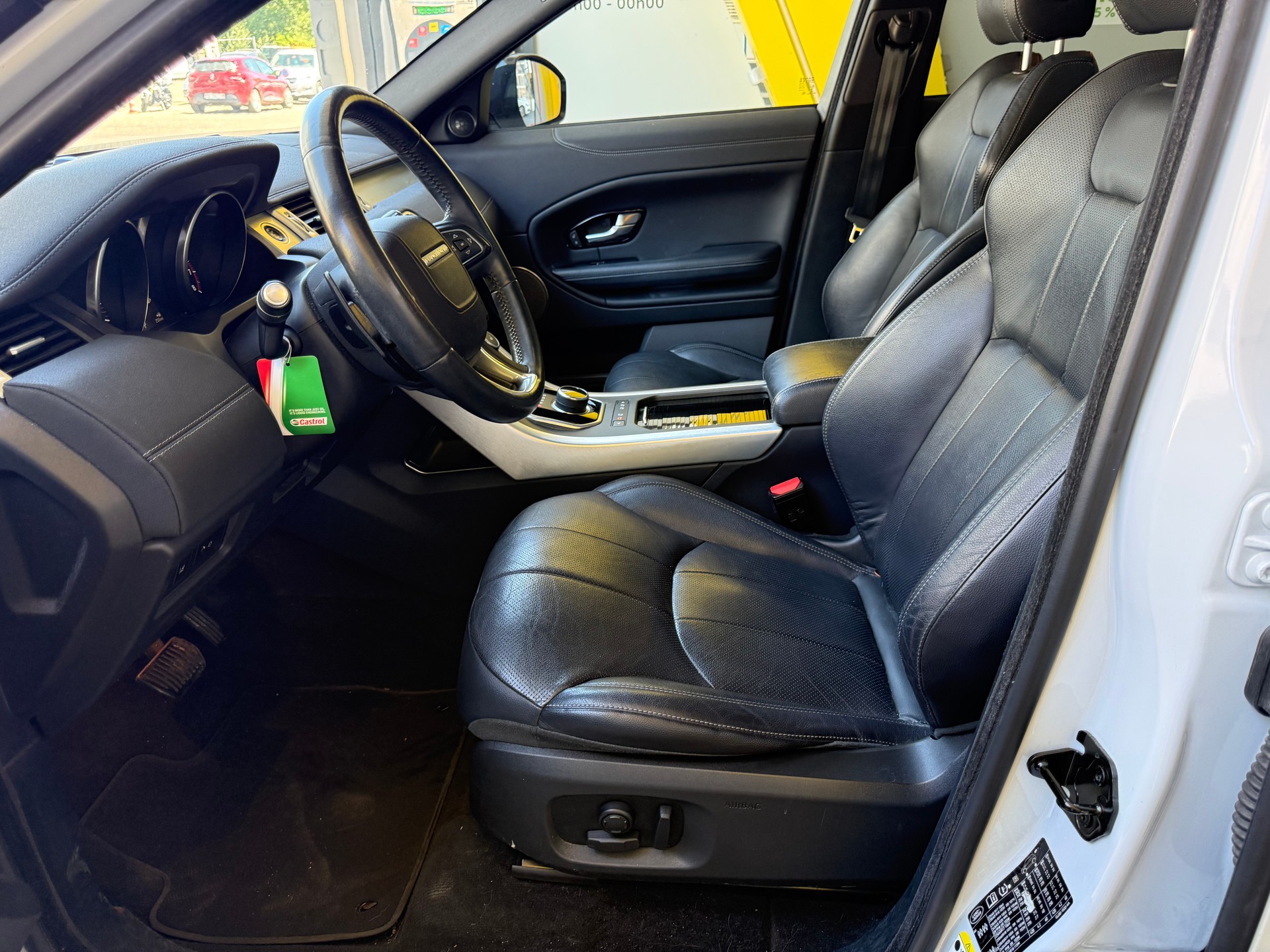 LAND ROVER Range Rover Evoque 2.0 Si4 SE Dynamic AT9-image-8