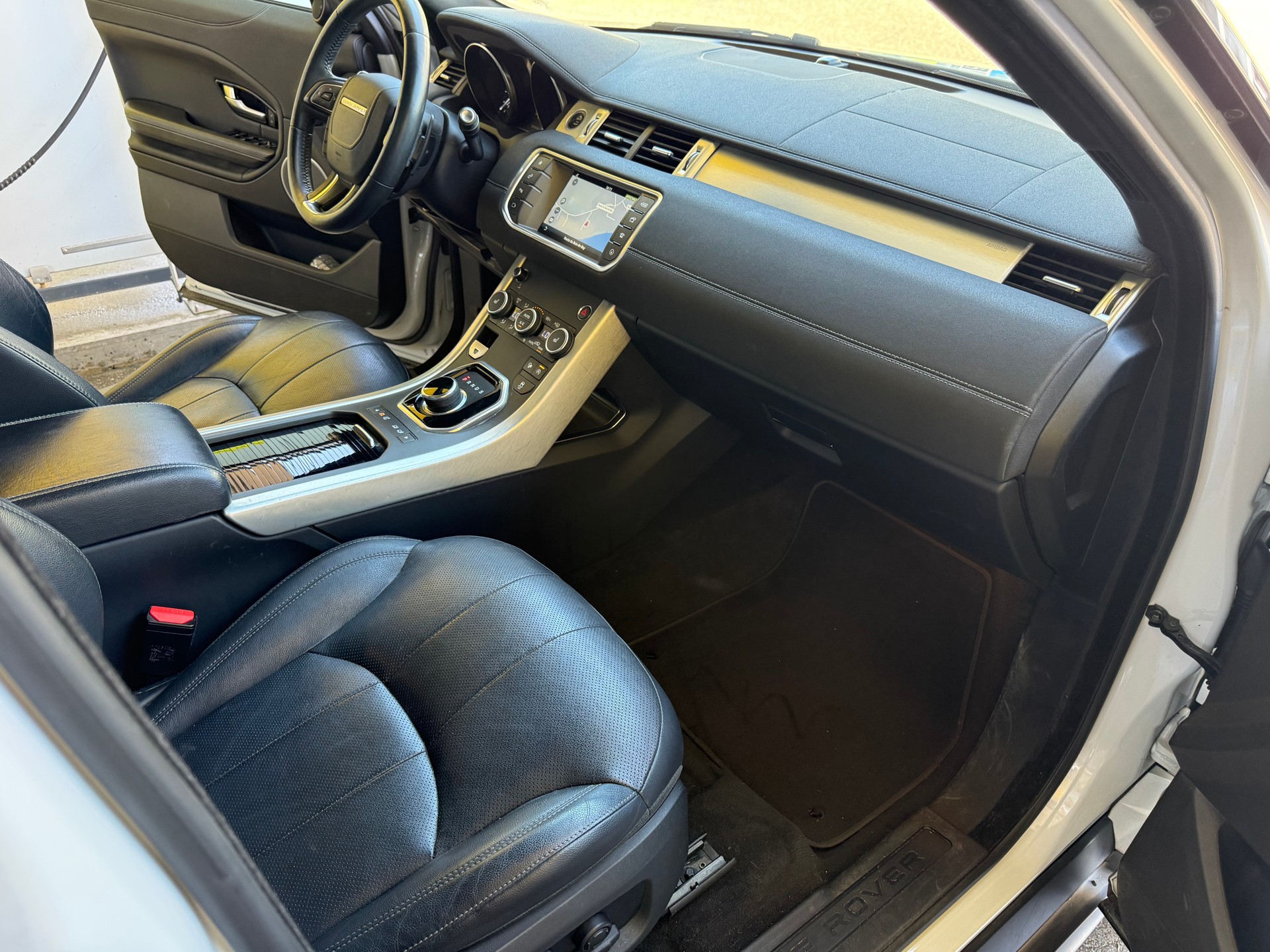 LAND ROVER Range Rover Evoque 2.0 Si4 SE Dynamic AT9-image-11