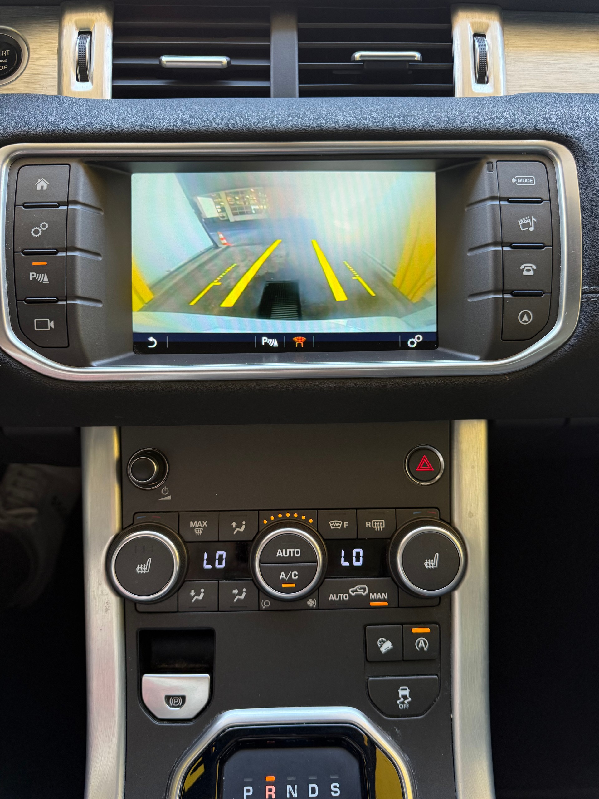 LAND ROVER Range Rover Evoque 2.0 Si4 SE Dynamic AT9-image-14