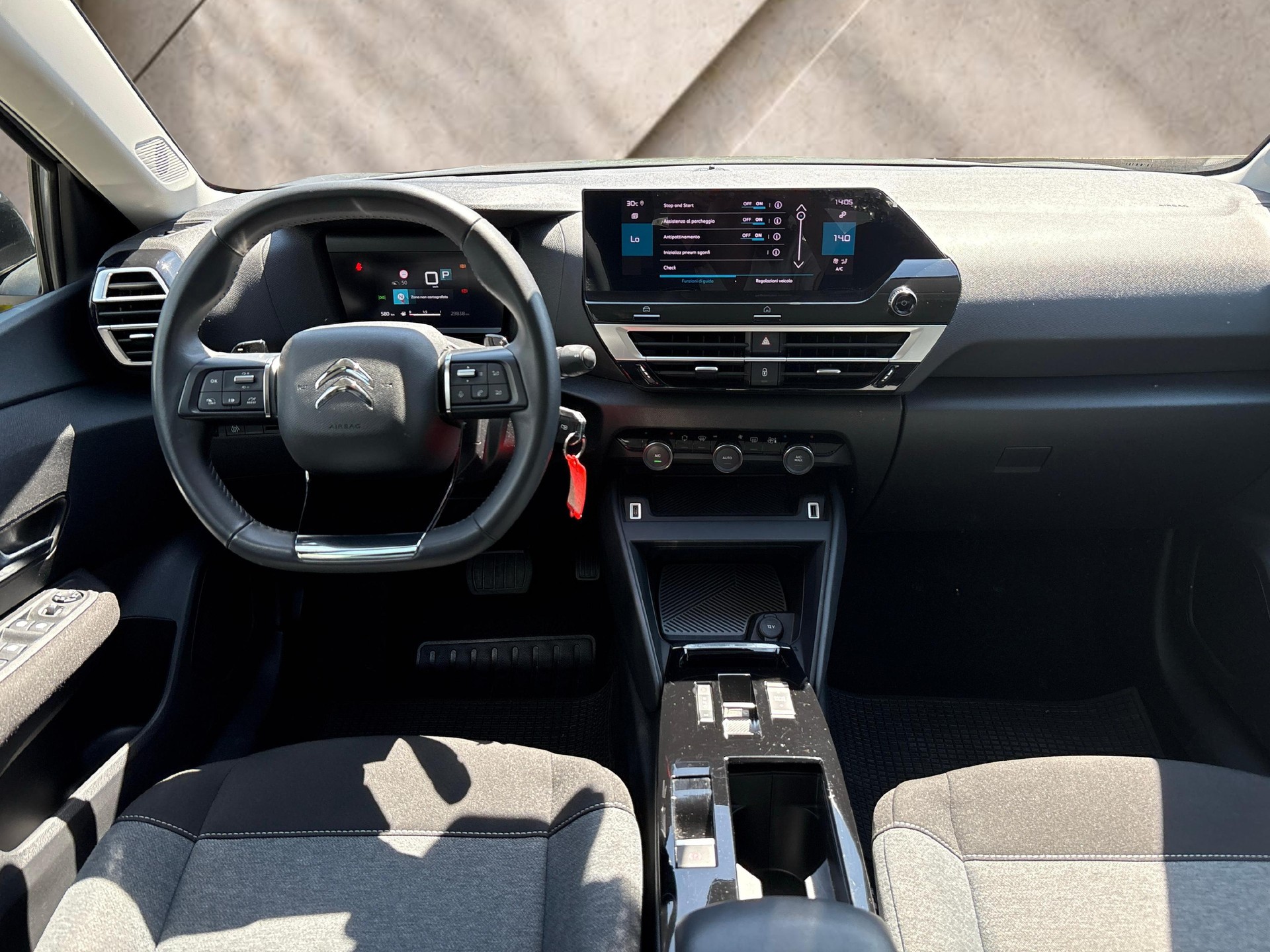 CITROEN C4 1.2 PureTech Swiss Edition-image-8