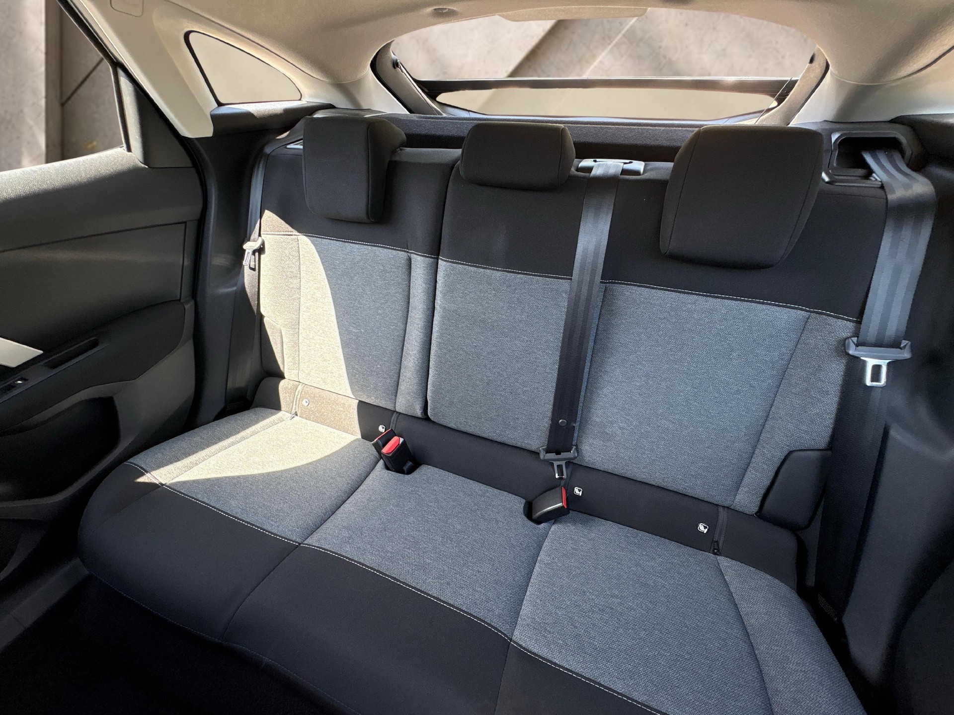 CITROEN C4 1.2 PureTech Swiss Edition-image-10