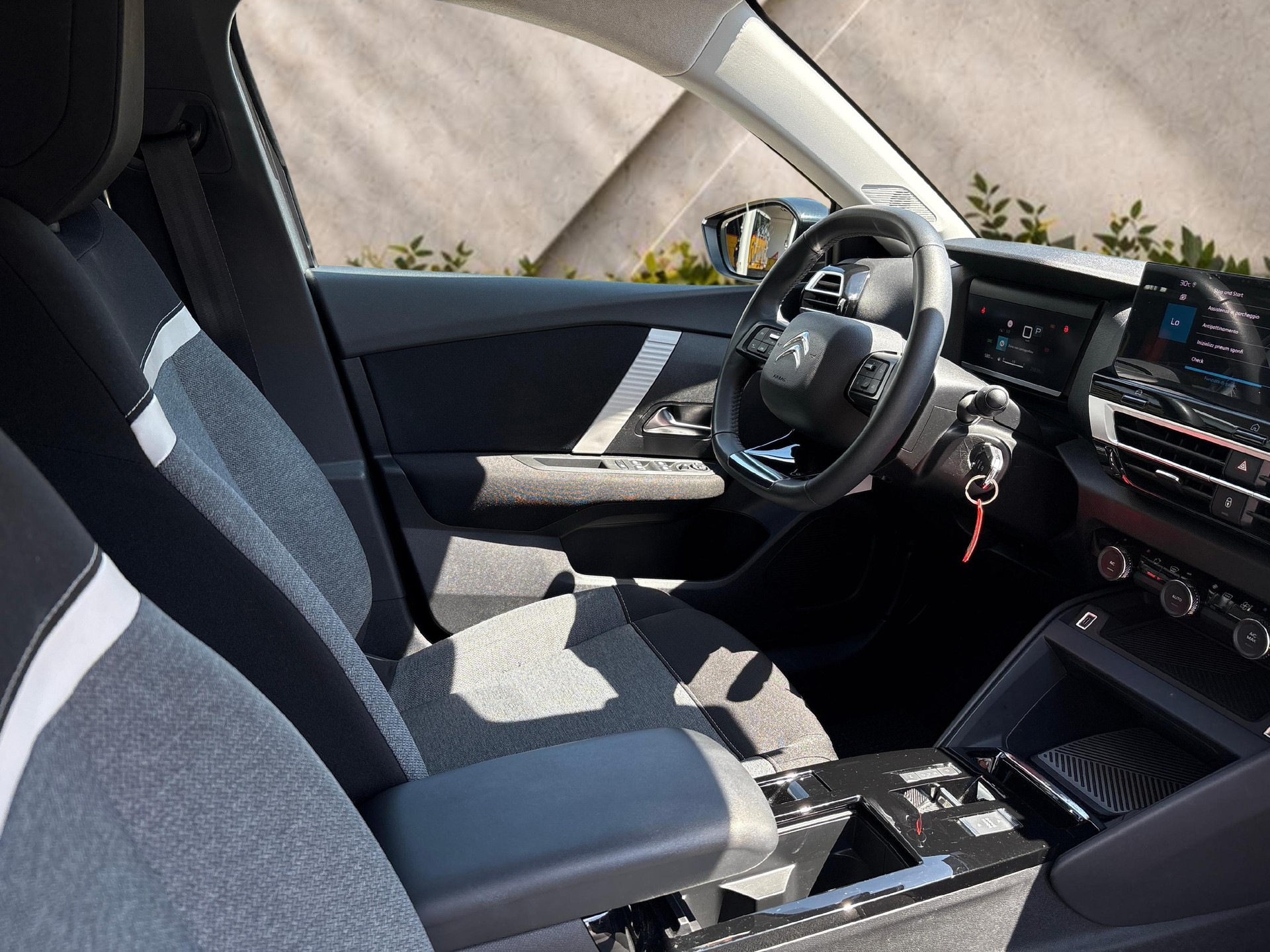 CITROEN C4 1.2 PureTech Swiss Edition-image-9
