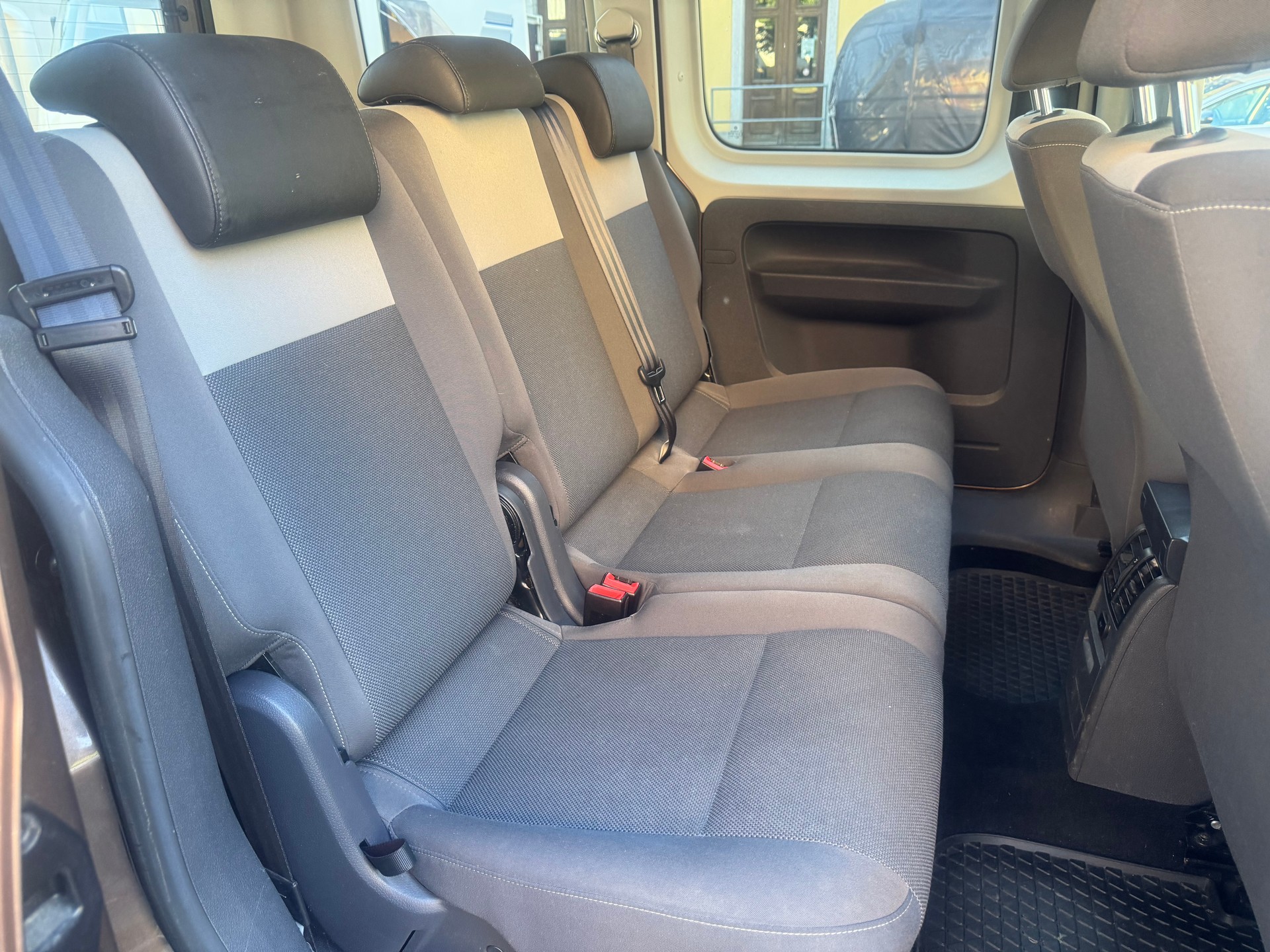 VW Caddy 1.6 TDI Blue Motion Technology Trendline DSG-image-5