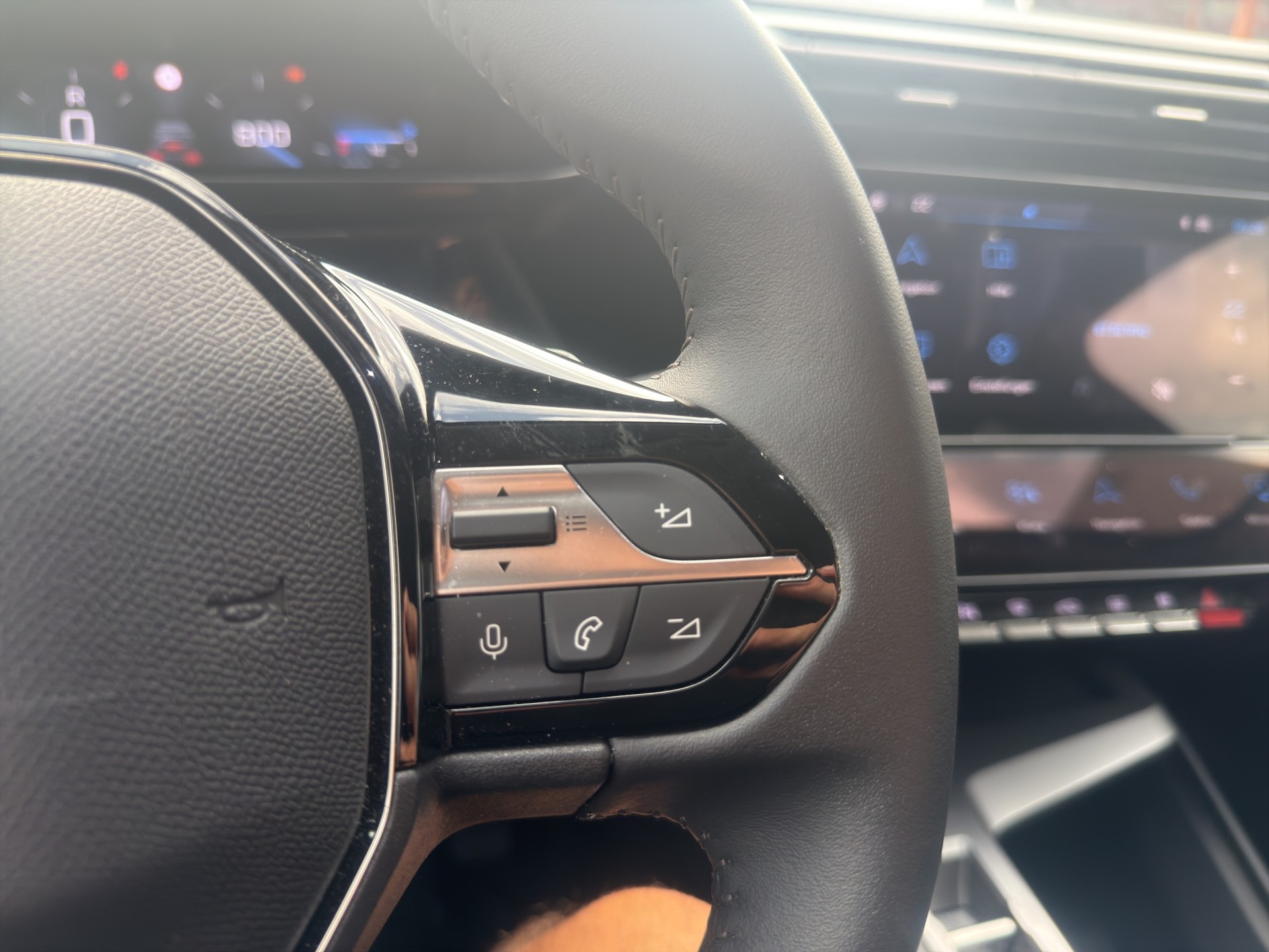 PEUGEOT 308 SW 1.2 PureTech Allure-image-45