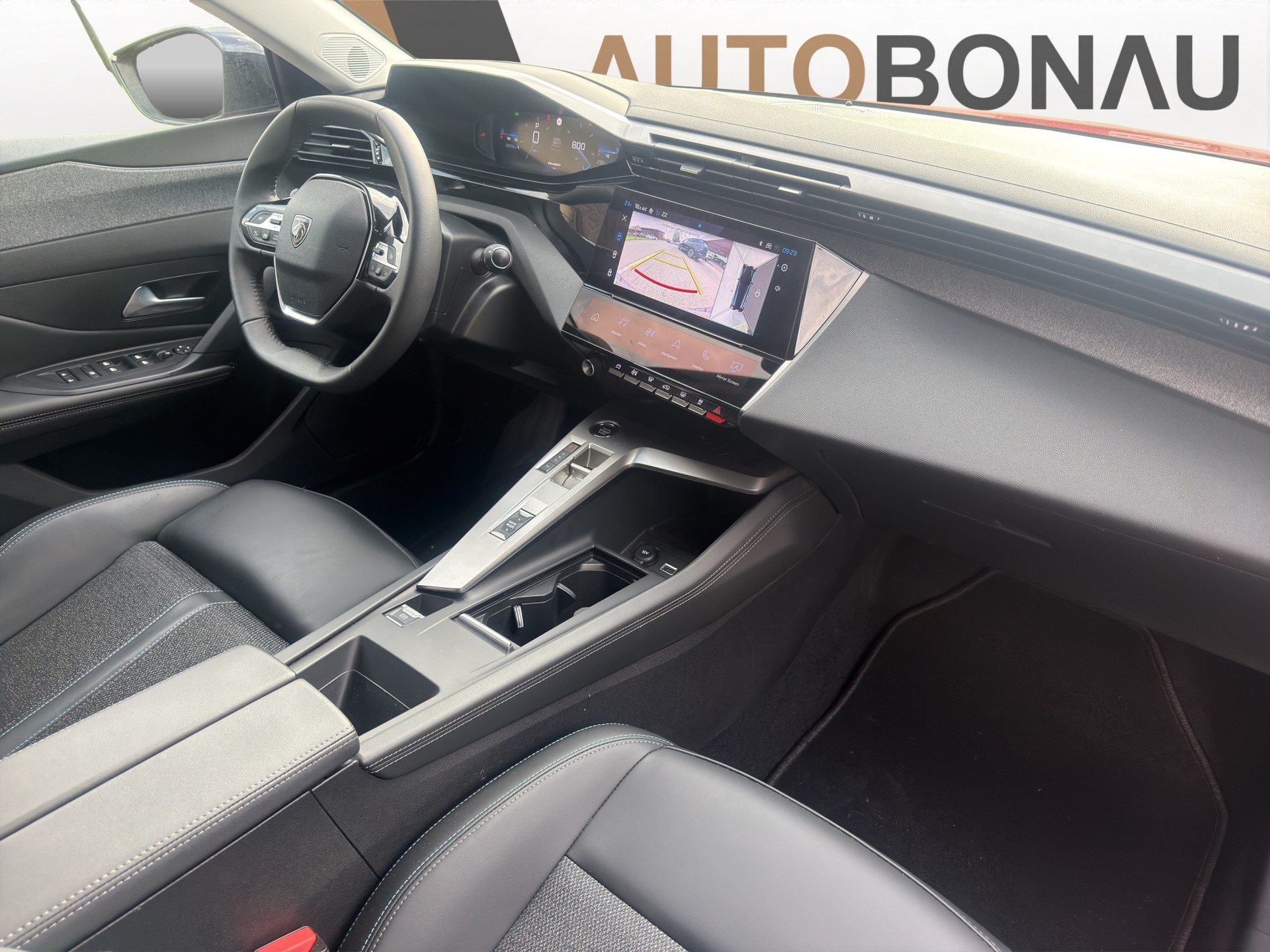 PEUGEOT 308 SW 1.2 PureTech Allure-image-12