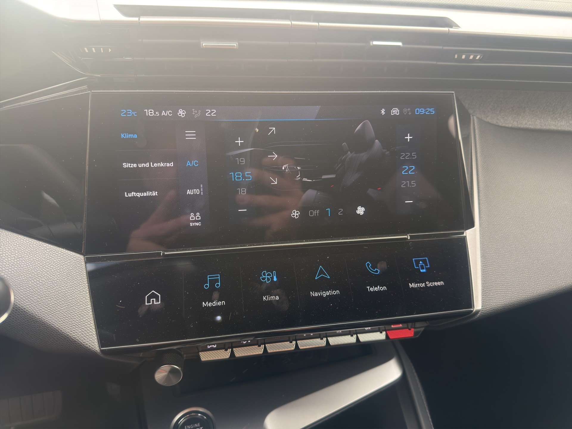 PEUGEOT 308 SW 1.2 PureTech Allure-image-23