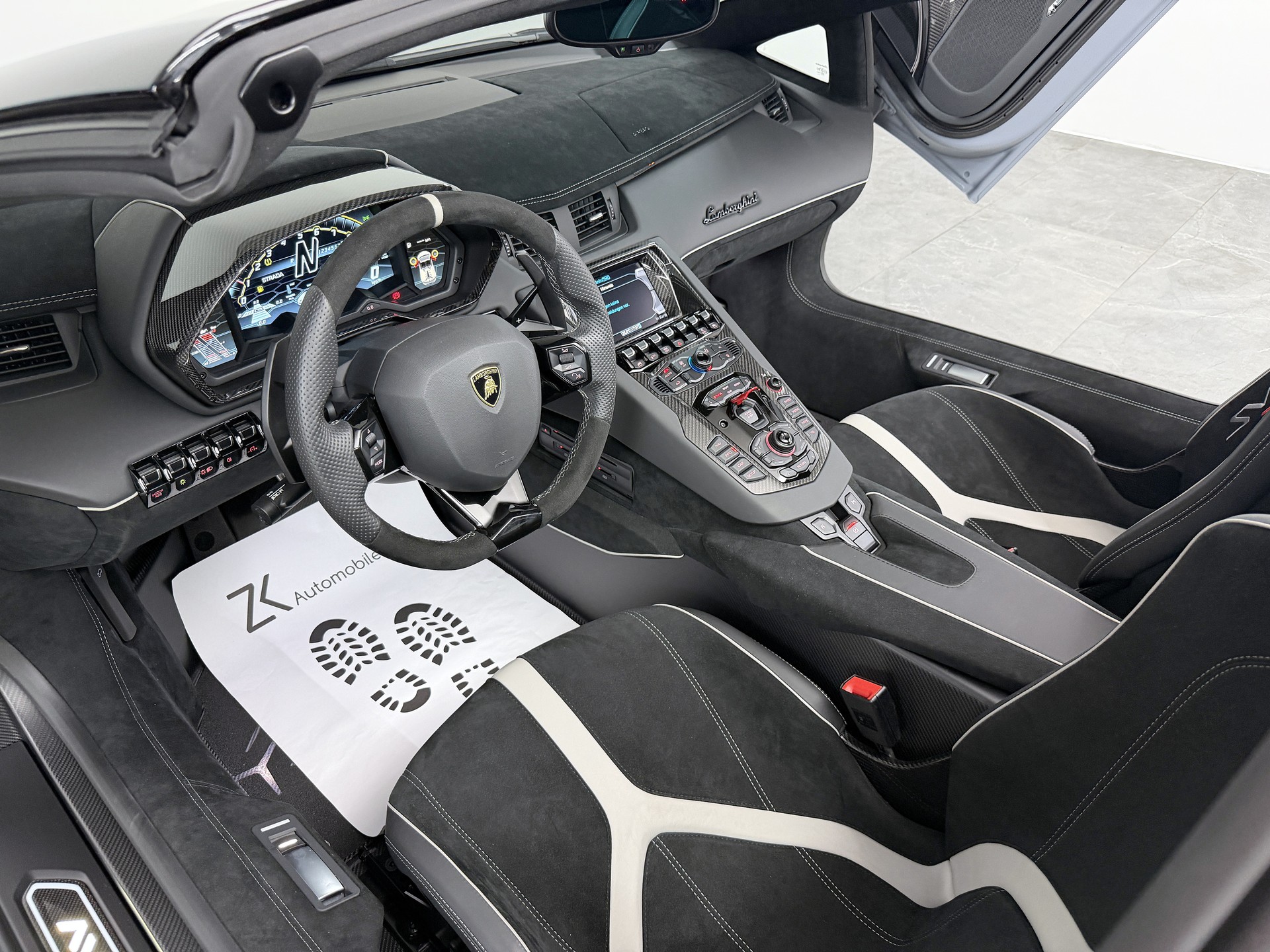 LAMBORGHINI Aventador LP770-4 SVJ Grigio Acheso Matt Roadster ISR ( 1 di 800 )-image-11