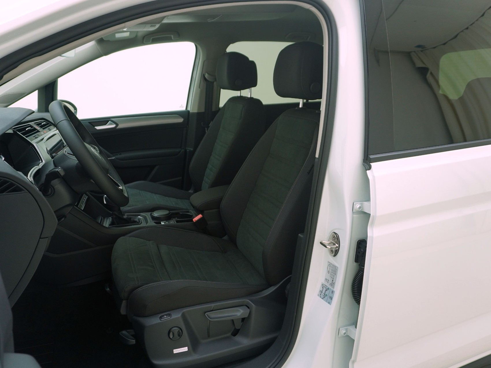 VW Touran 1.5 TSI R-Line DSG-image-12