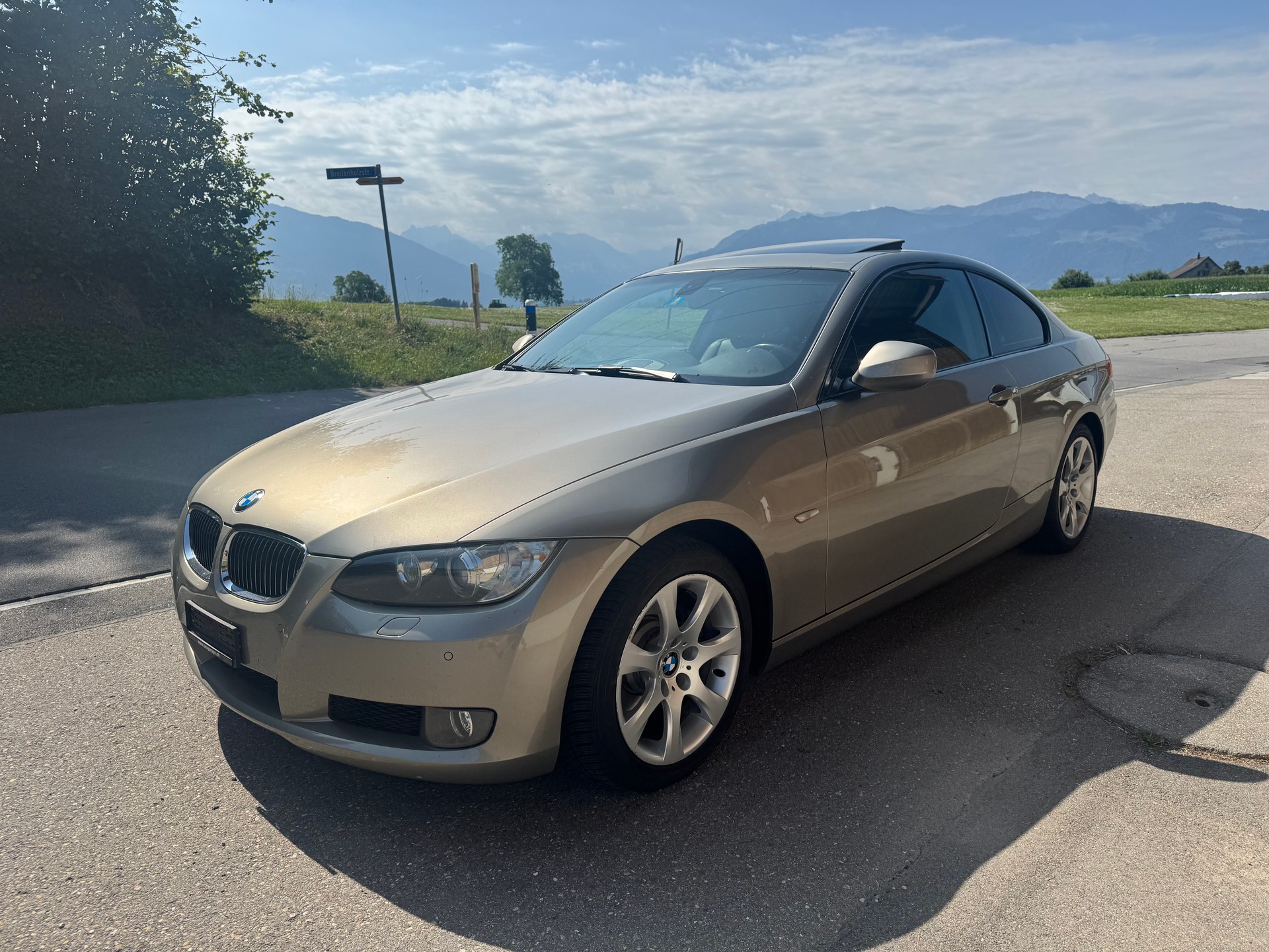 BMW 330i Coupé-image-1