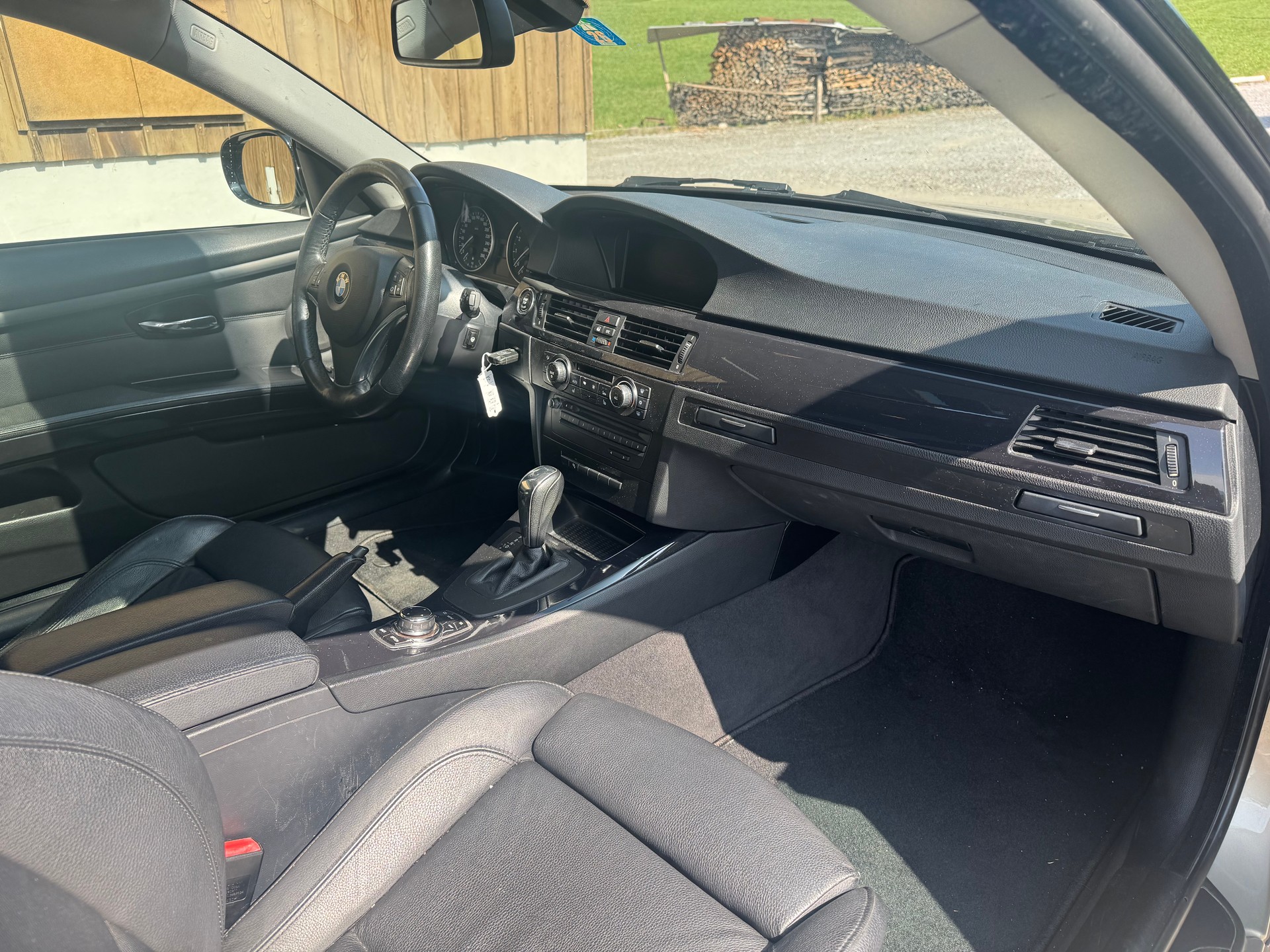 BMW 330i Coupé-image-5