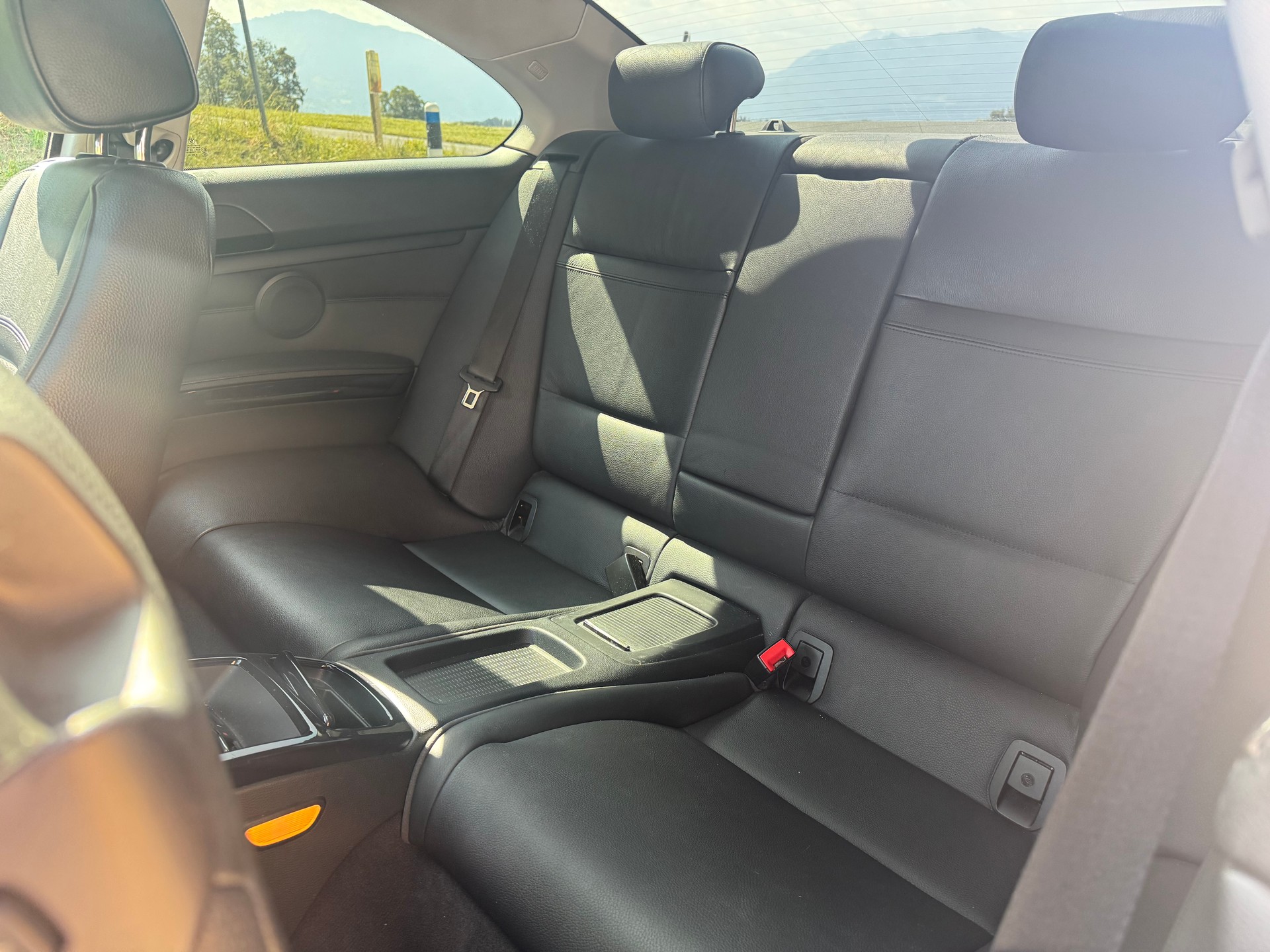 BMW 330i Coupé-image-6