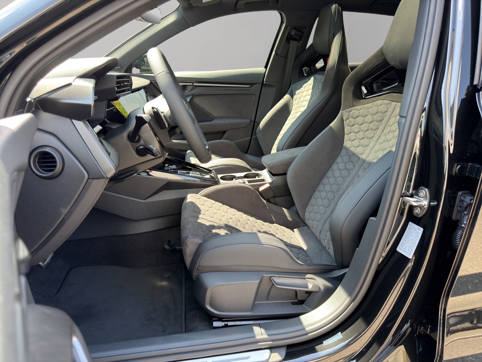 AUDI RS3 Sportback 2.5 TSI quattro S-tronic-image-6