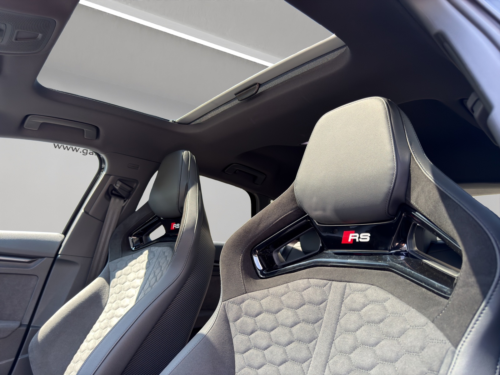 AUDI RS3 Sportback 2.5 TSI quattro S-tronic-image-8