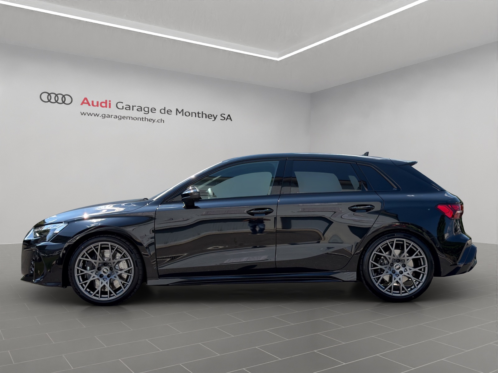 AUDI RS3 Sportback 2.5 TSI quattro S-tronic-image-4