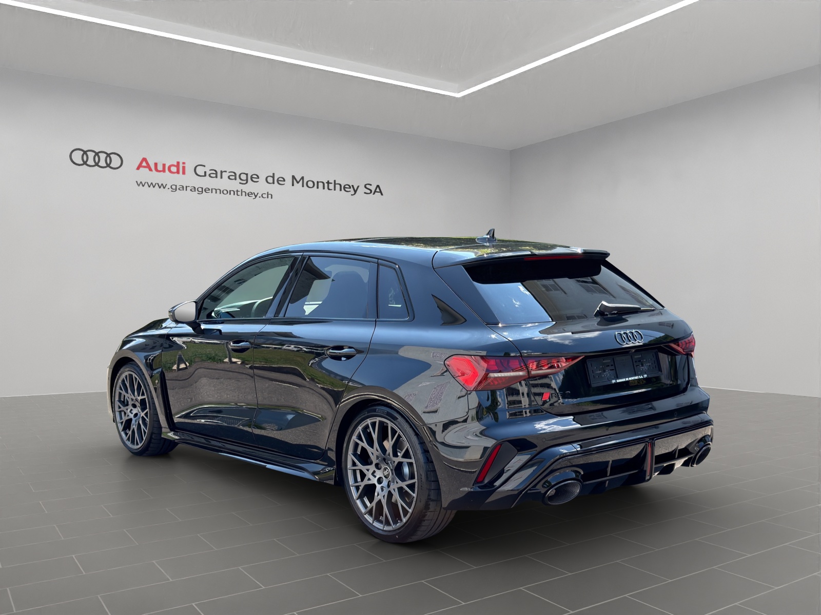 AUDI RS3 Sportback 2.5 TSI quattro S-tronic-image-2