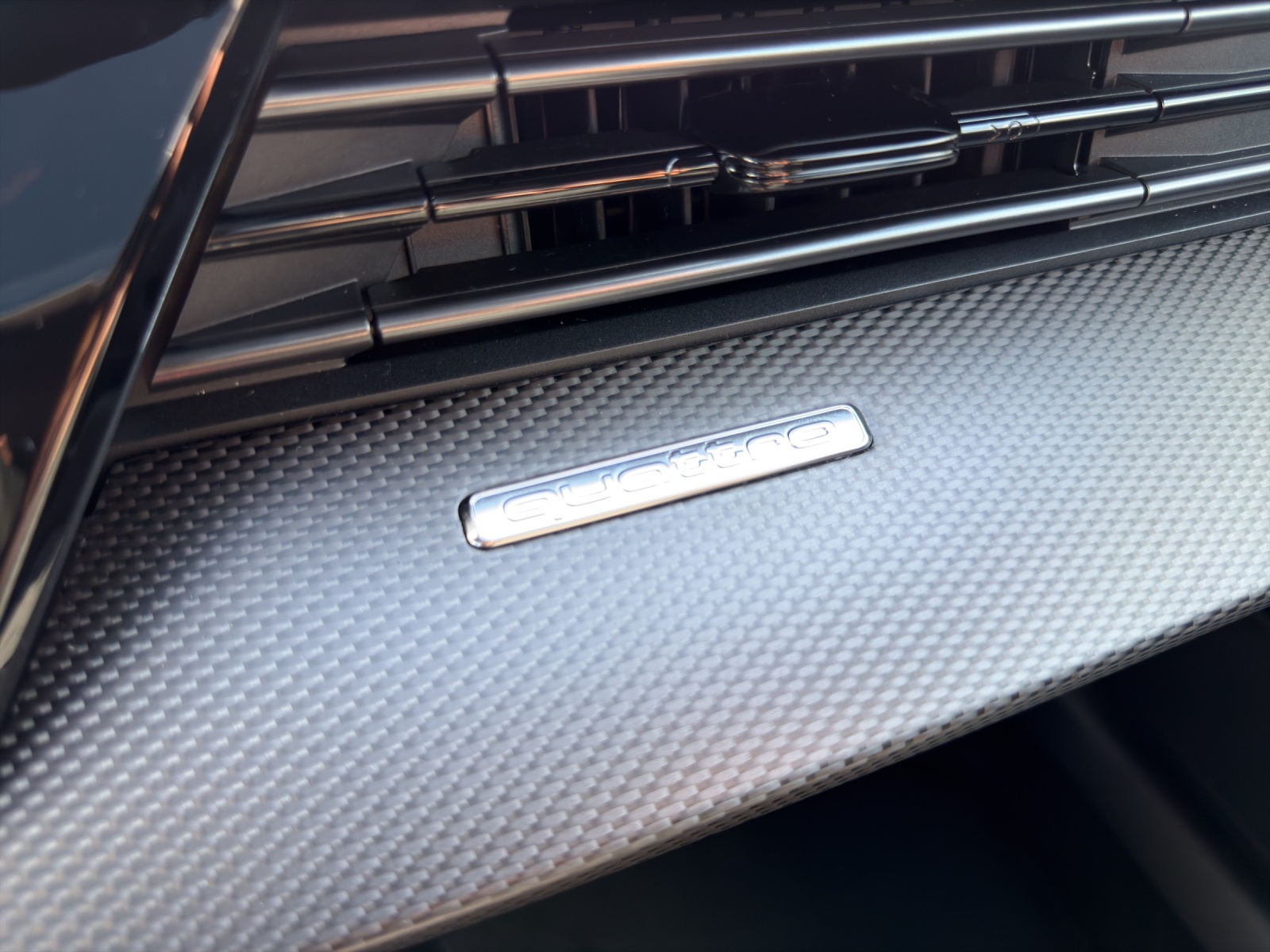 AUDI RS3 Sportback 2.5 TSI quattro S-tronic-image-12