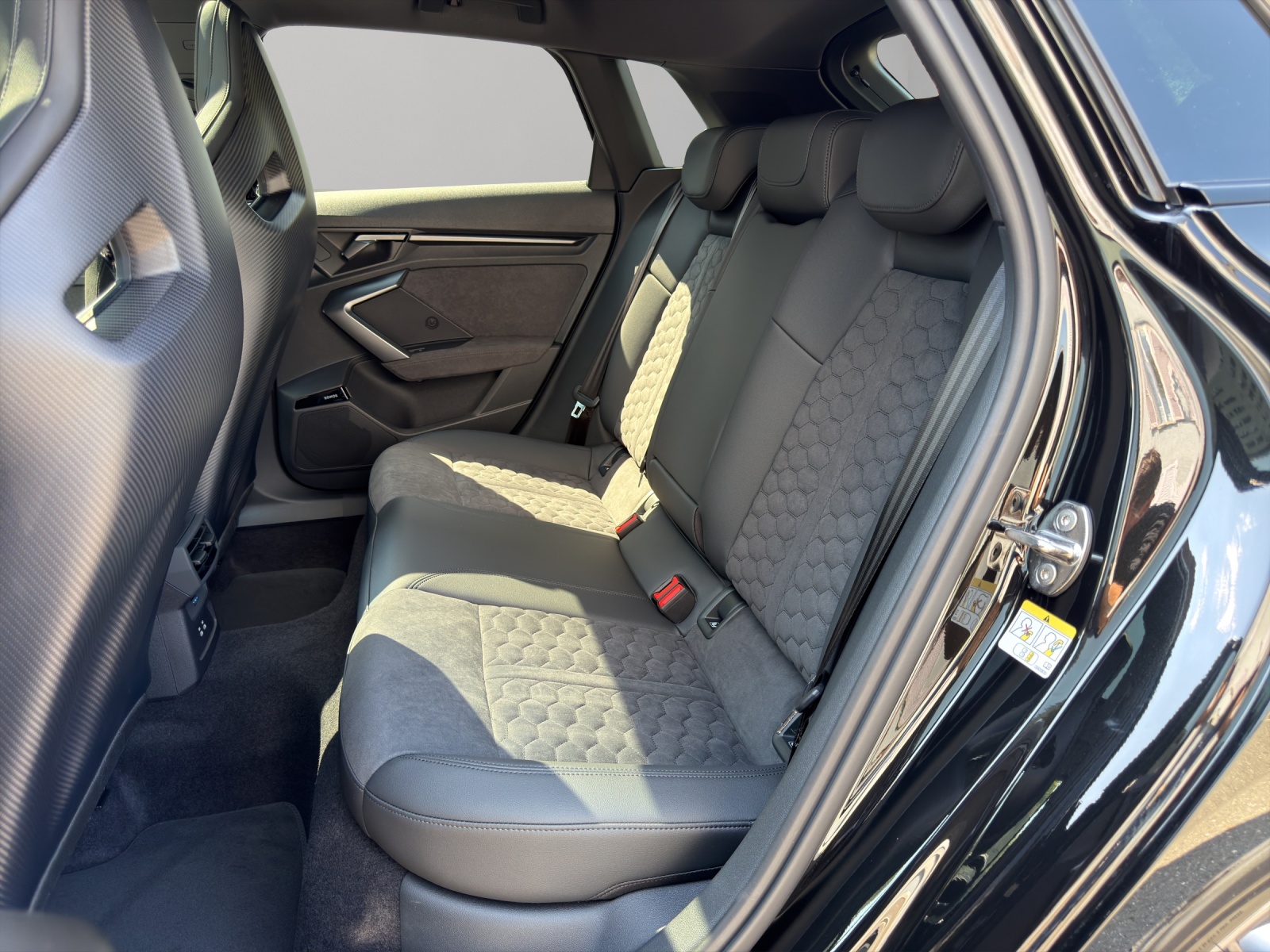 AUDI RS3 Sportback 2.5 TSI quattro S-tronic-image-15