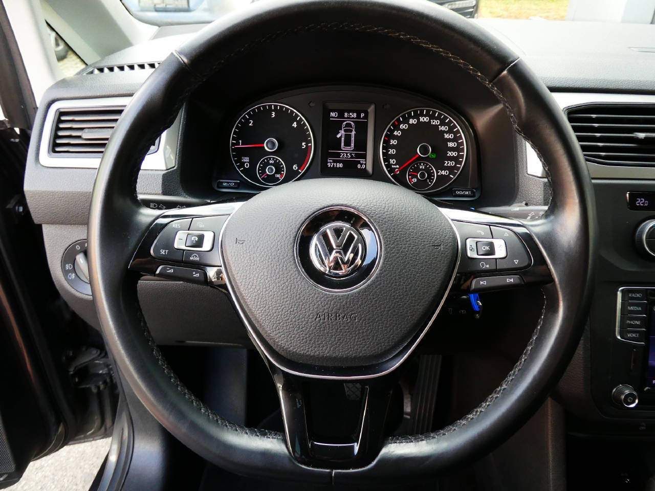 VW Caddy Kombi 2.0 TDI 102 BlueMT Family DSG-image-11