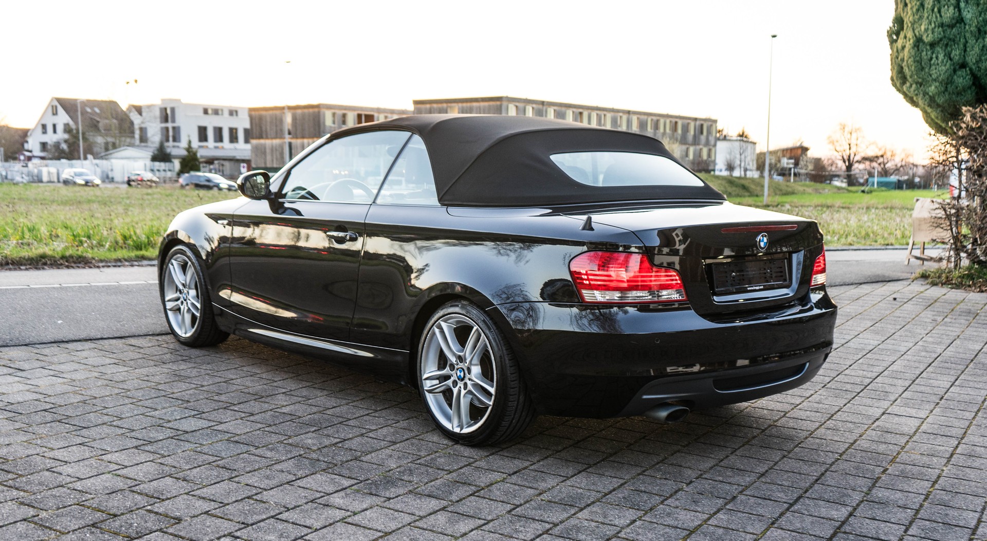 BMW 120d Cabrio M-PACK 6 Gang 177PS-image-3