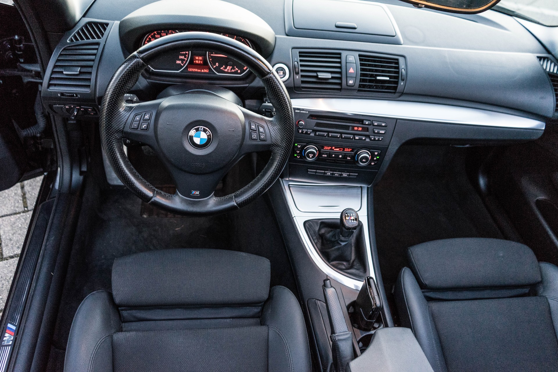 BMW 120d Cabrio M-PACK 6 Gang 177PS-image-15