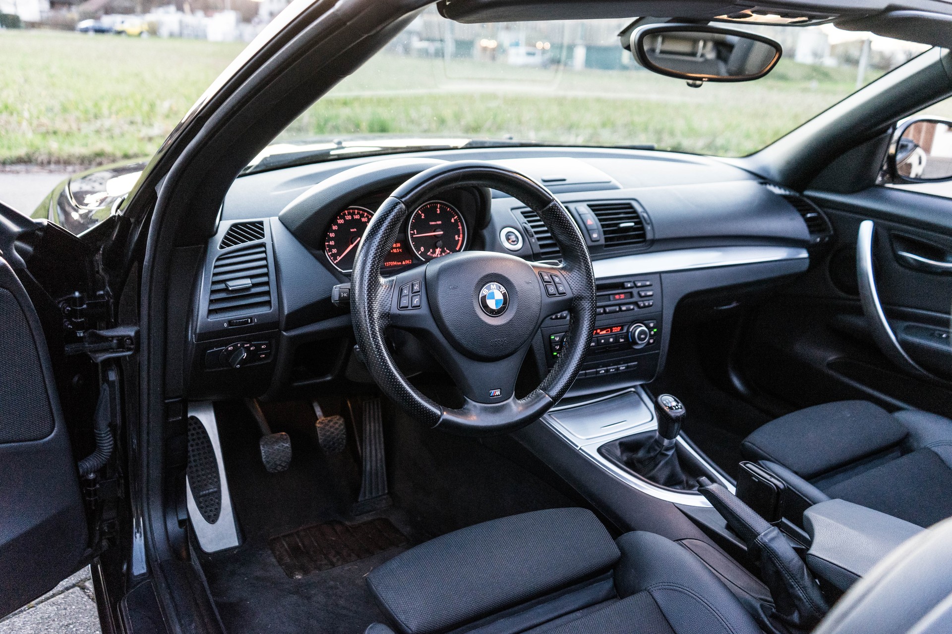 BMW 120d Cabrio M-PACK 6 Gang 177PS-image-12