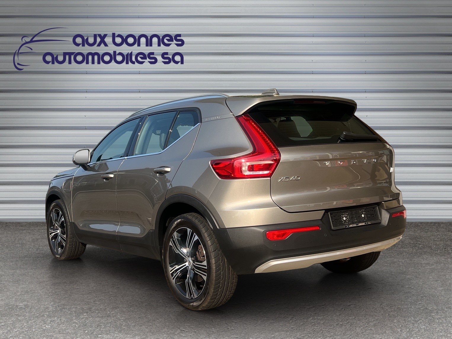 VOLVO XC40 T5 TwE Inscription DCT-image-1