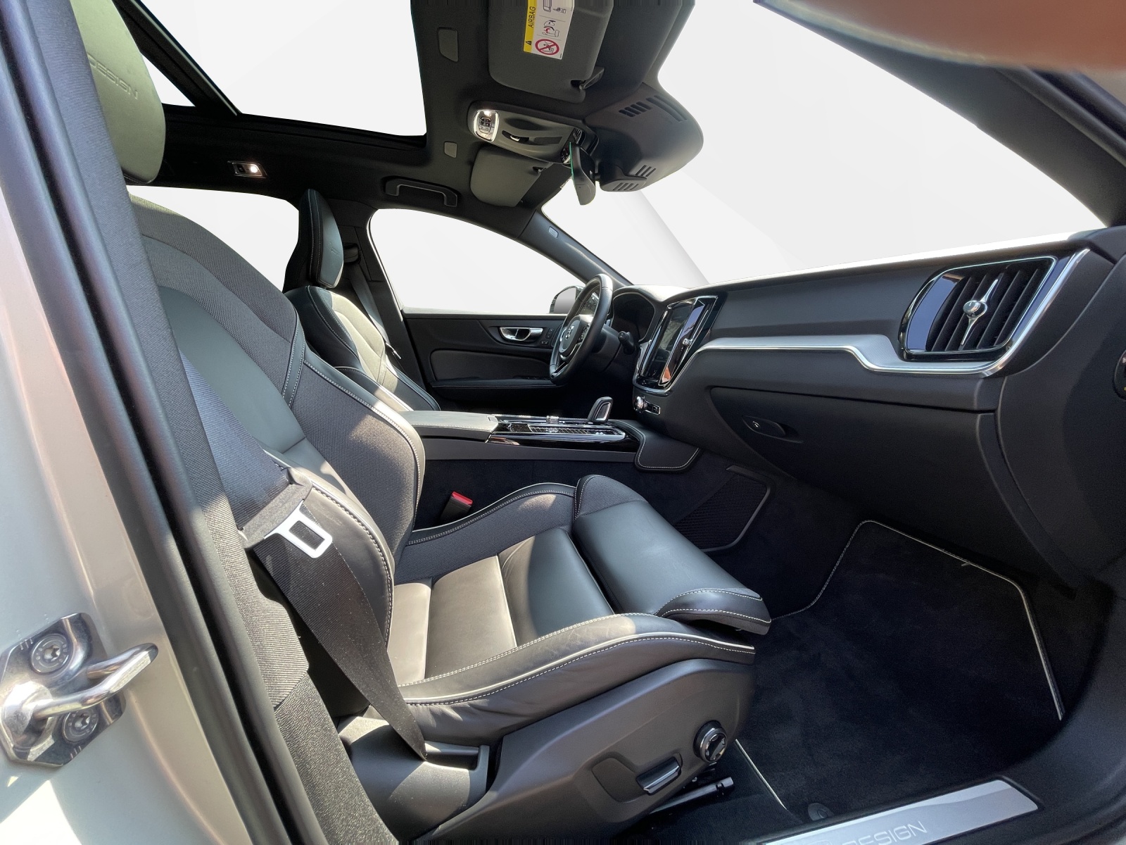 VOLVO V60 2.0 T6 TE R-Design eAWD-image-16