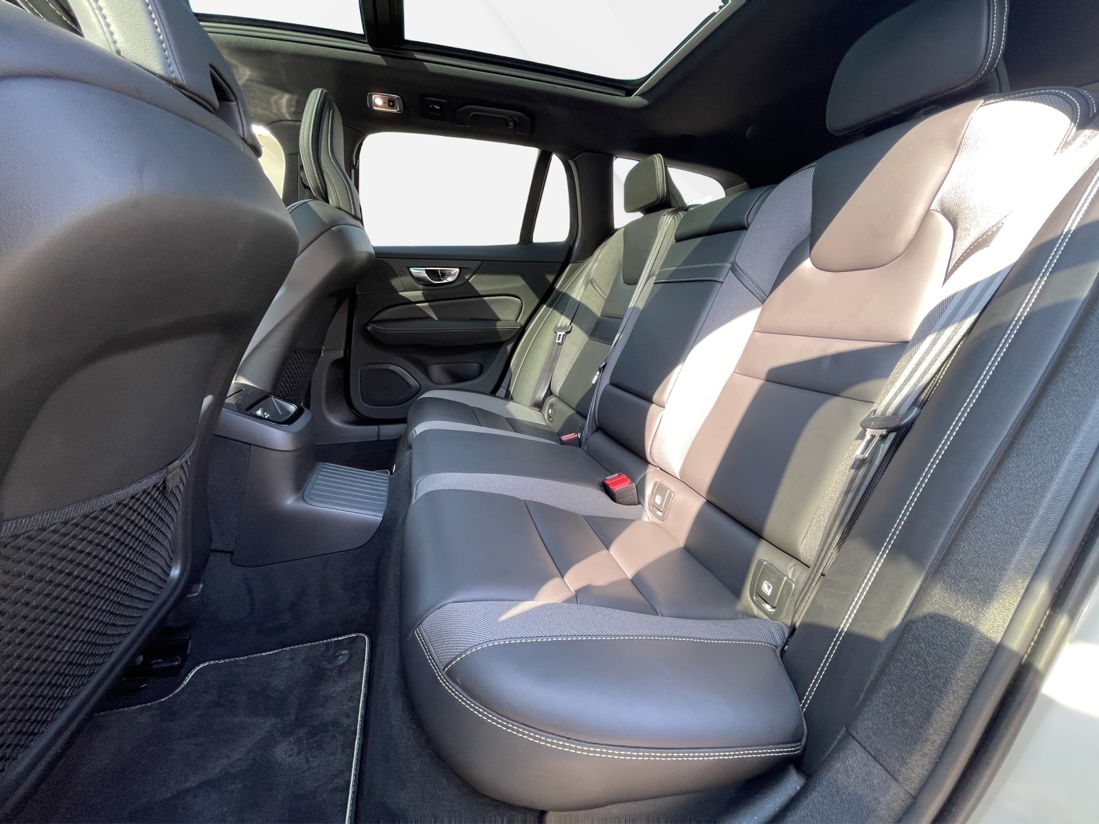 VOLVO V60 2.0 T6 TE R-Design eAWD-image-13