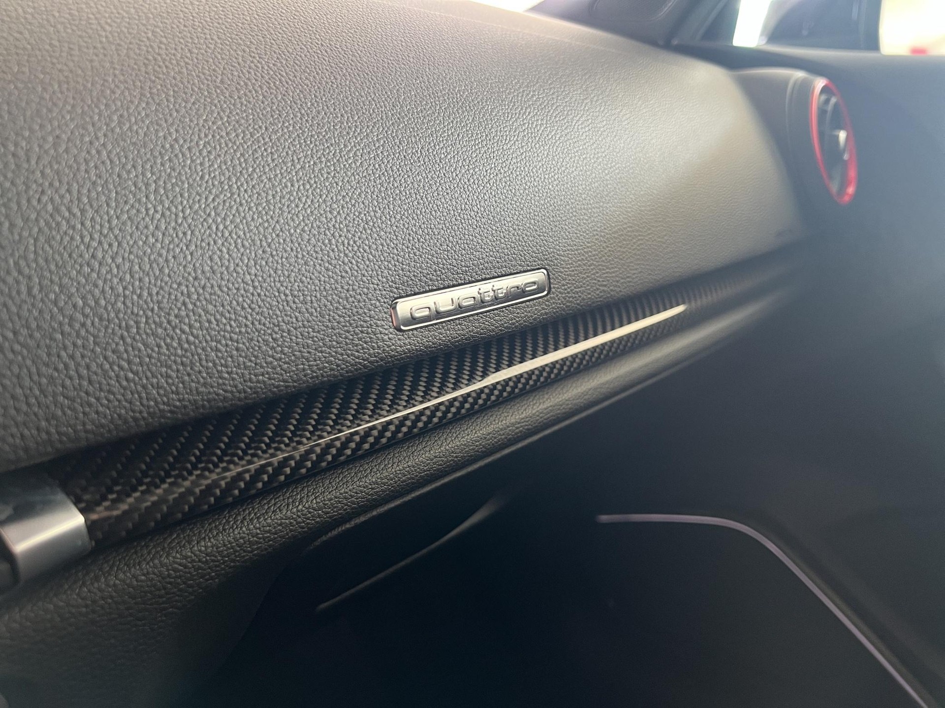 AUDI RS3 Limousine 2.5 T FSI quattro S-Tronic-image-18